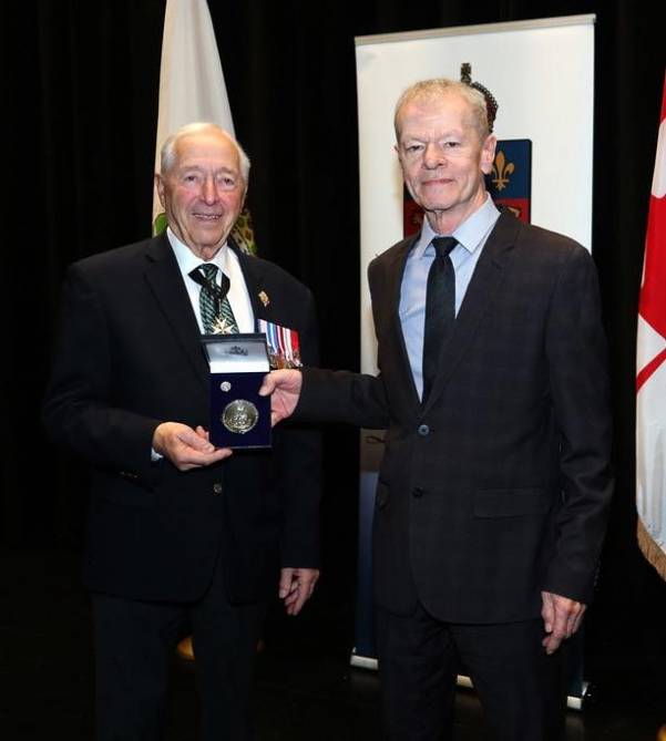 Médaille du Lieutenant-gouverneur : le président du Club des copains de Delson honoré