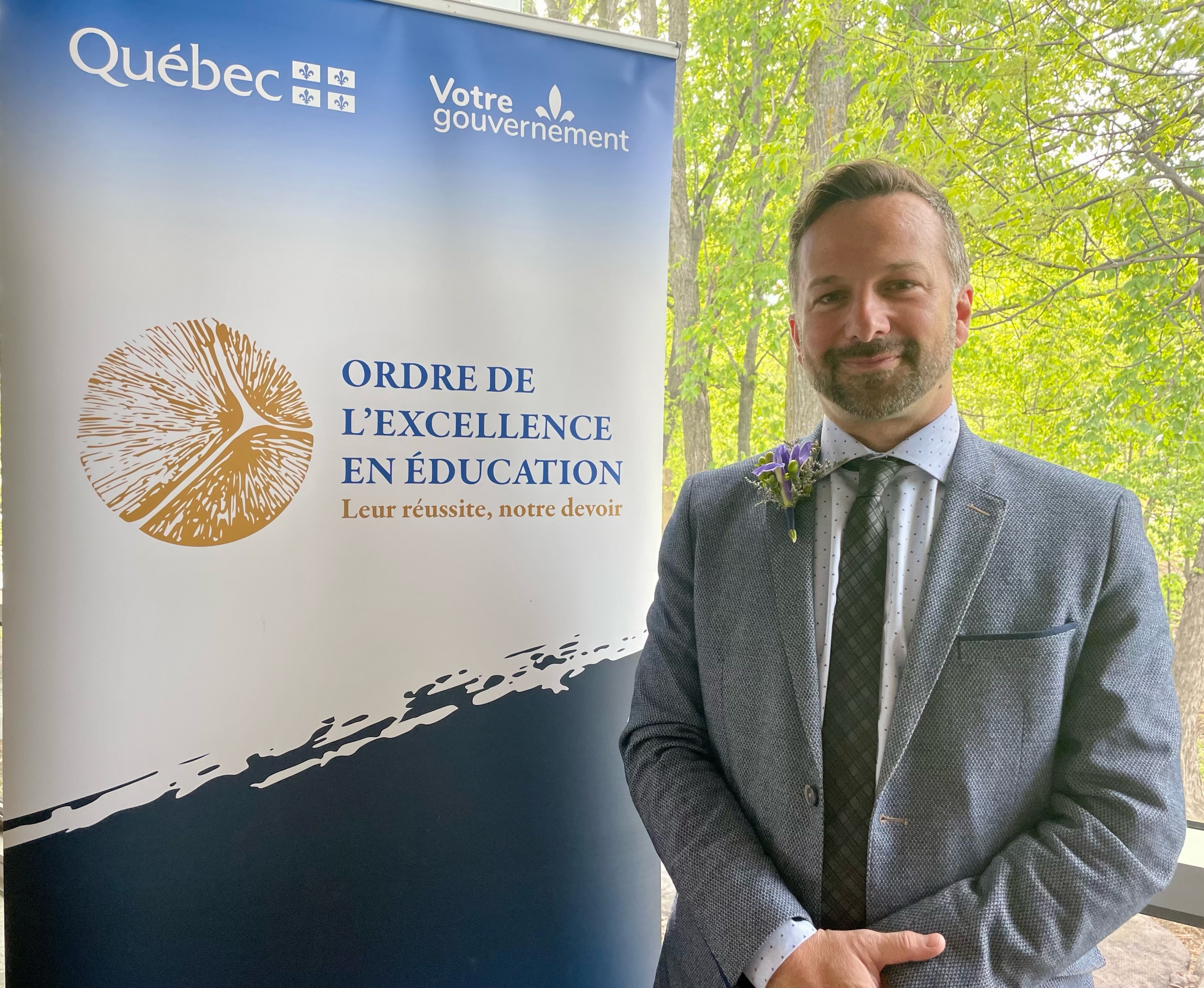 Le travail d’un directeur d’école de Sainte-Catherine salué par Québec