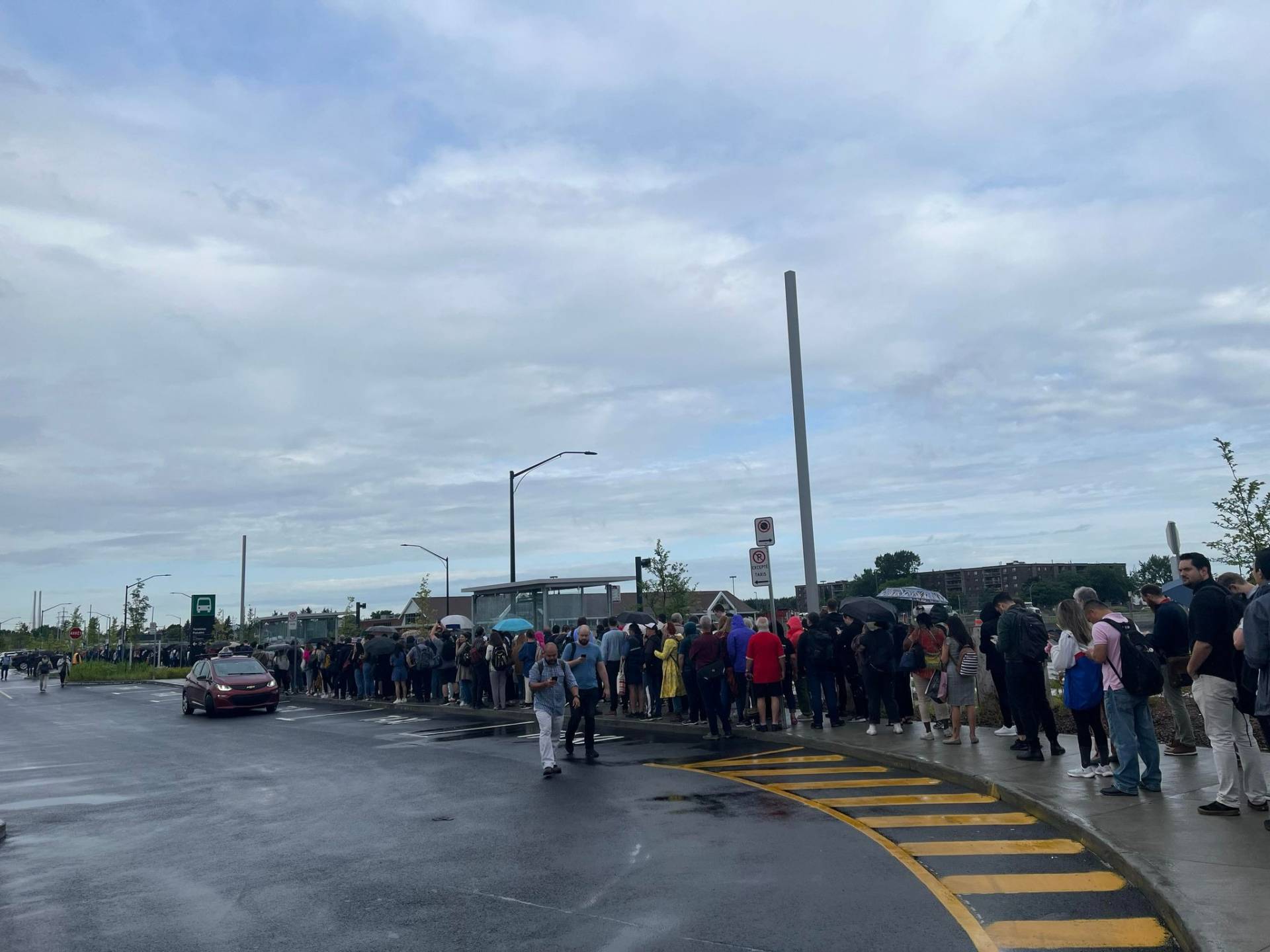 Premier jour de mise en service : le REM en panne