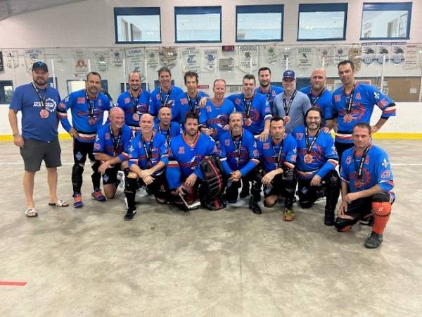 Hockey-balle : des joueurs de Sainte-Catherine représentent le Québec aux Nationaux