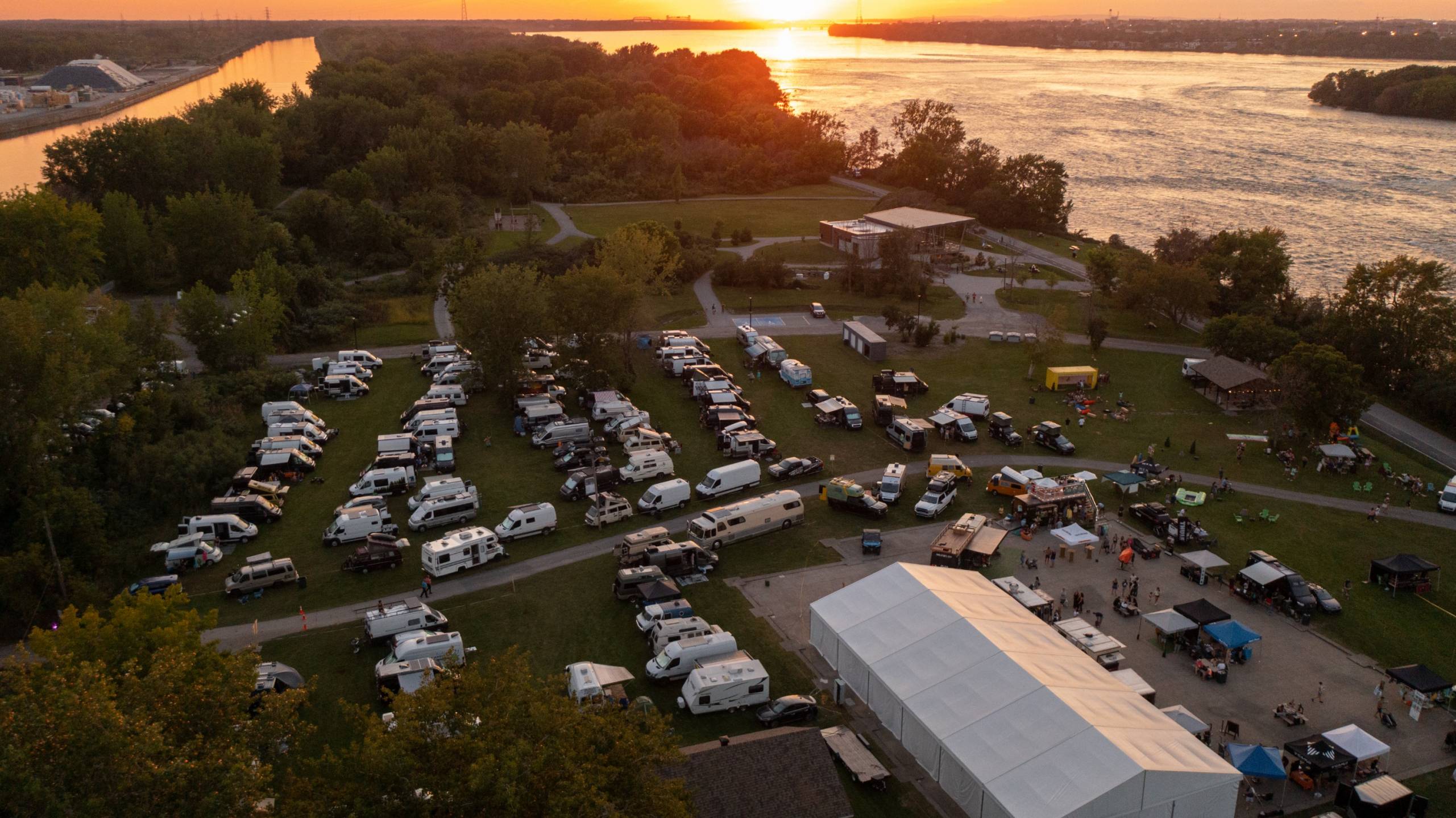 Un festival de vanlife à Sainte-Catherine