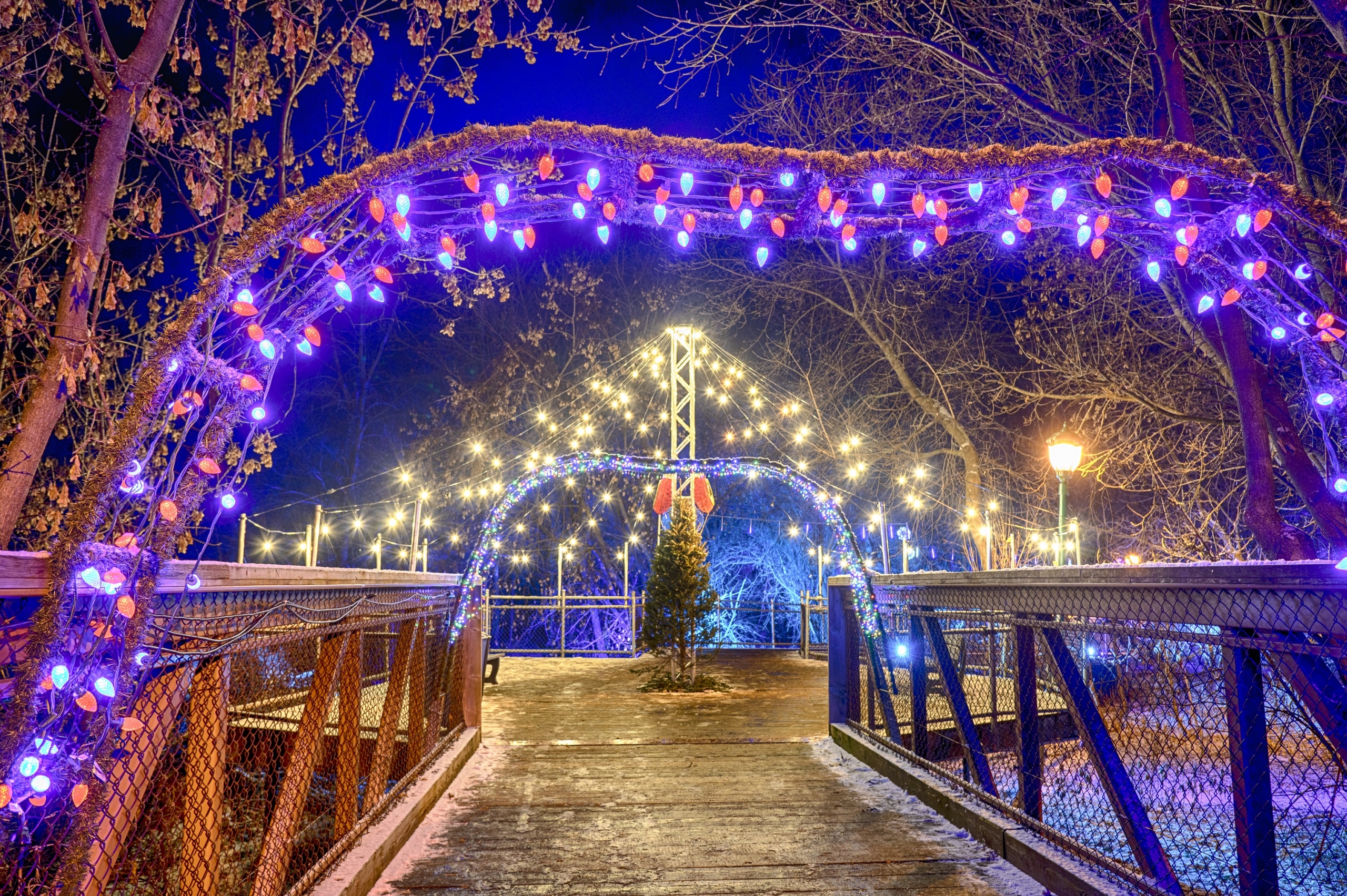 La passerelle illuminée de retour à Saint-Philippe