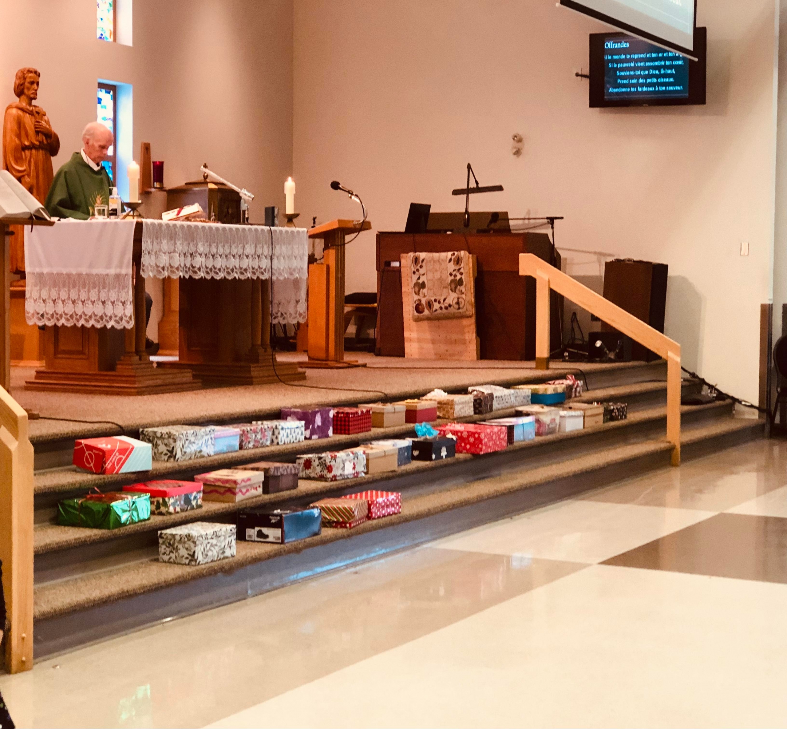 Elle amasse 40 boîtes de dons pour une bonne cause