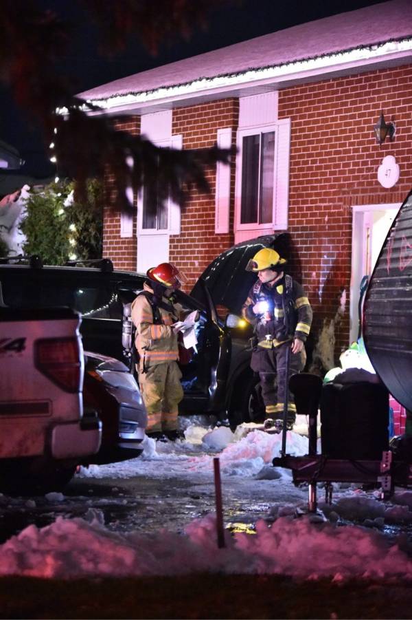 Il percute un lampadaire, puis une maison à Saint-Constant