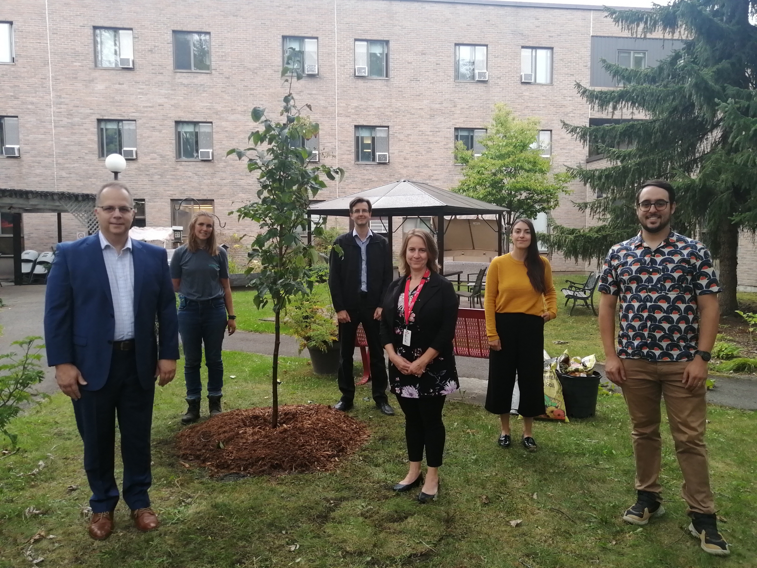 Plantation d’arbres de la santé sur les terrains du CISSSMO