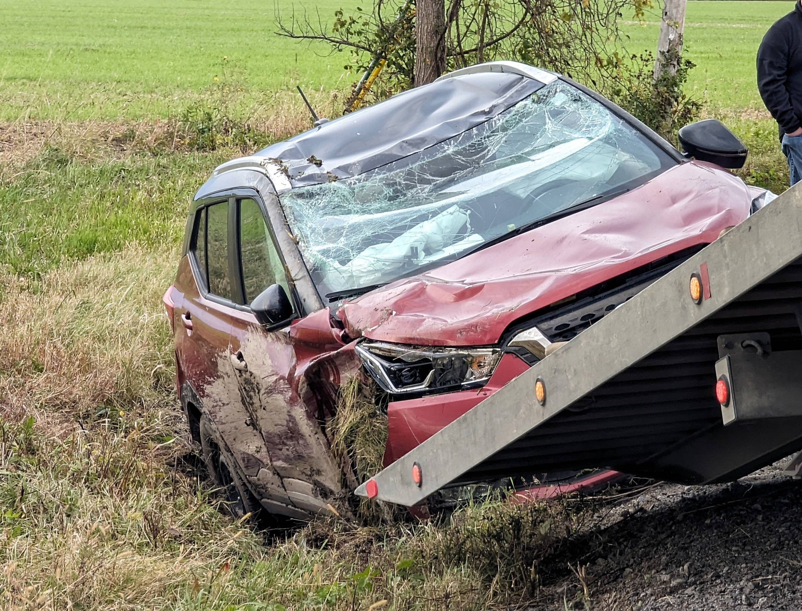 Trois blessés dans une sortie de route à Saint-Constant