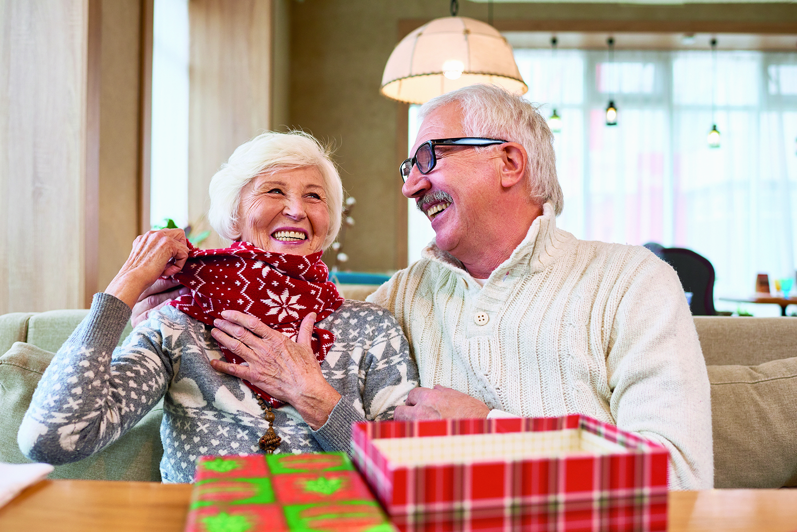 5 idées de cadeaux à offrir à un aîné