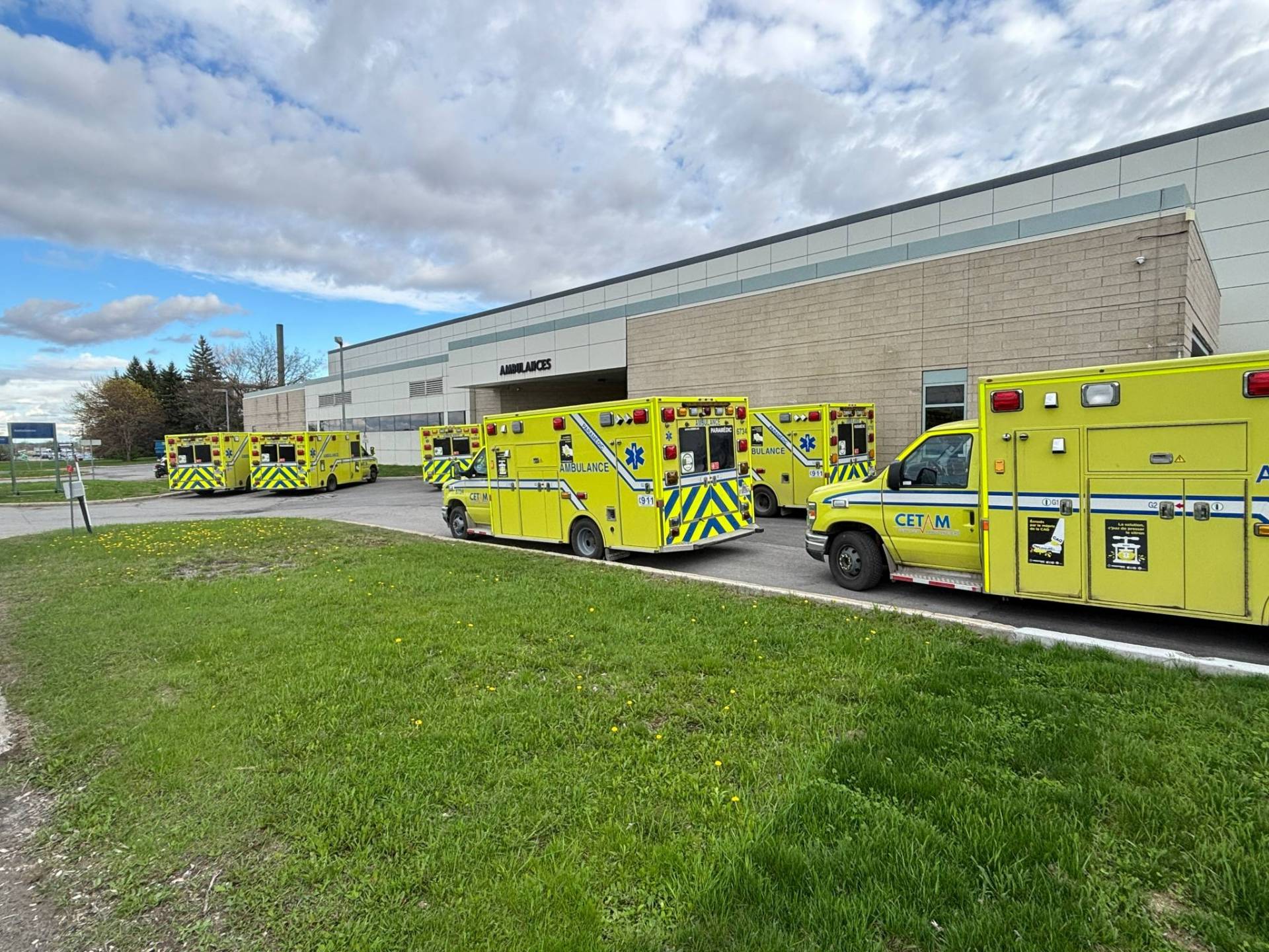 Les paramédics votent à 100% pour un mandat de grève