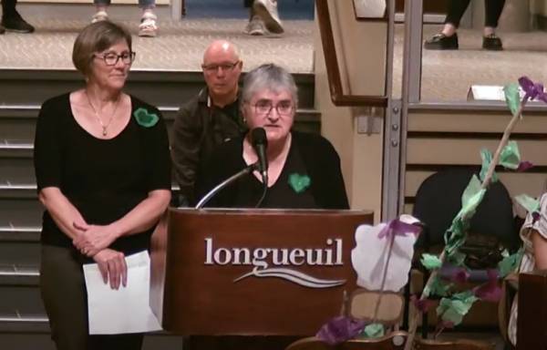 Une chaise des générations remise à Longueuil