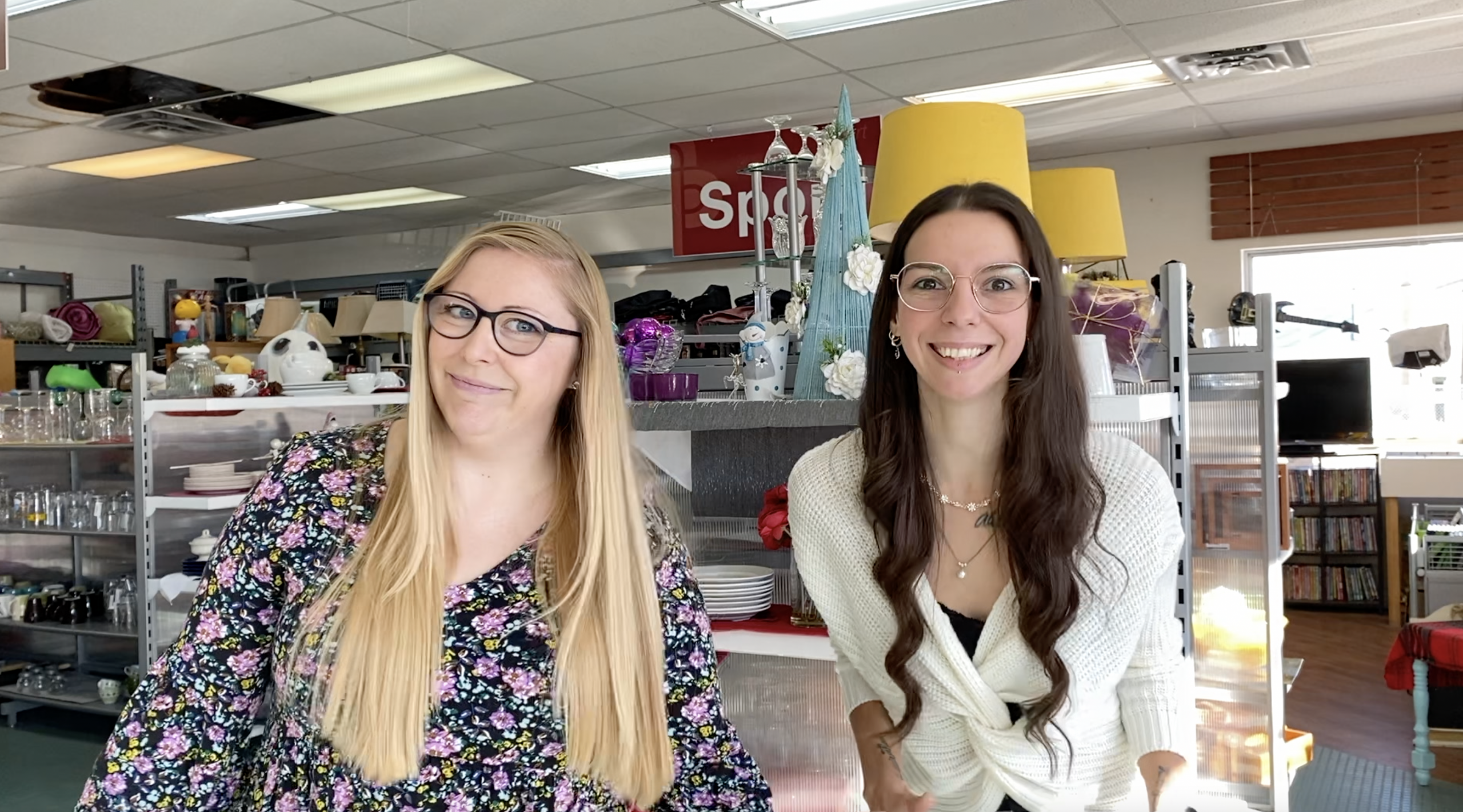 VIDÉO – Virée magasinage des fêtes dans les friperies