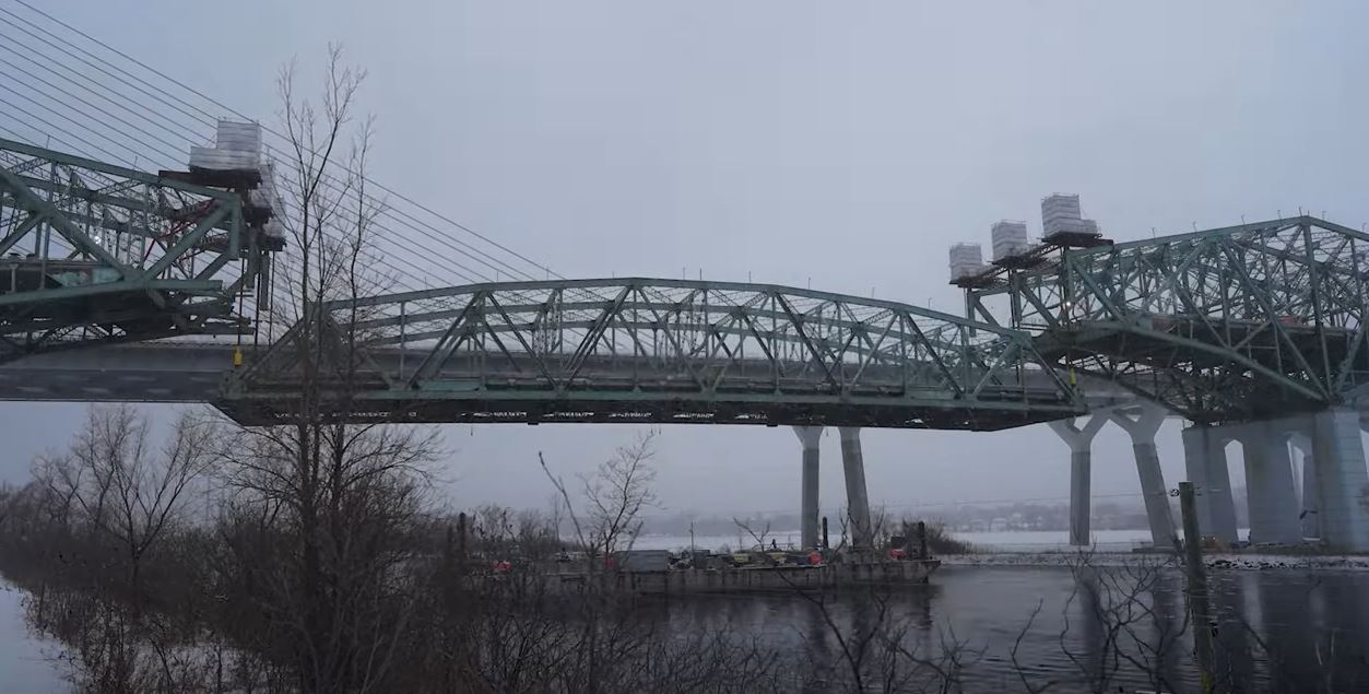 VIDÉO – Descente de la travée principale du pont Champlain d’origine