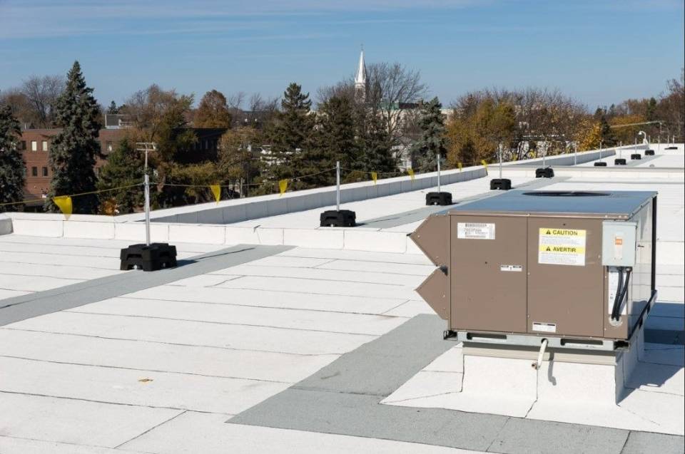 Comment débuter des travaux commerciaux sereinement ?