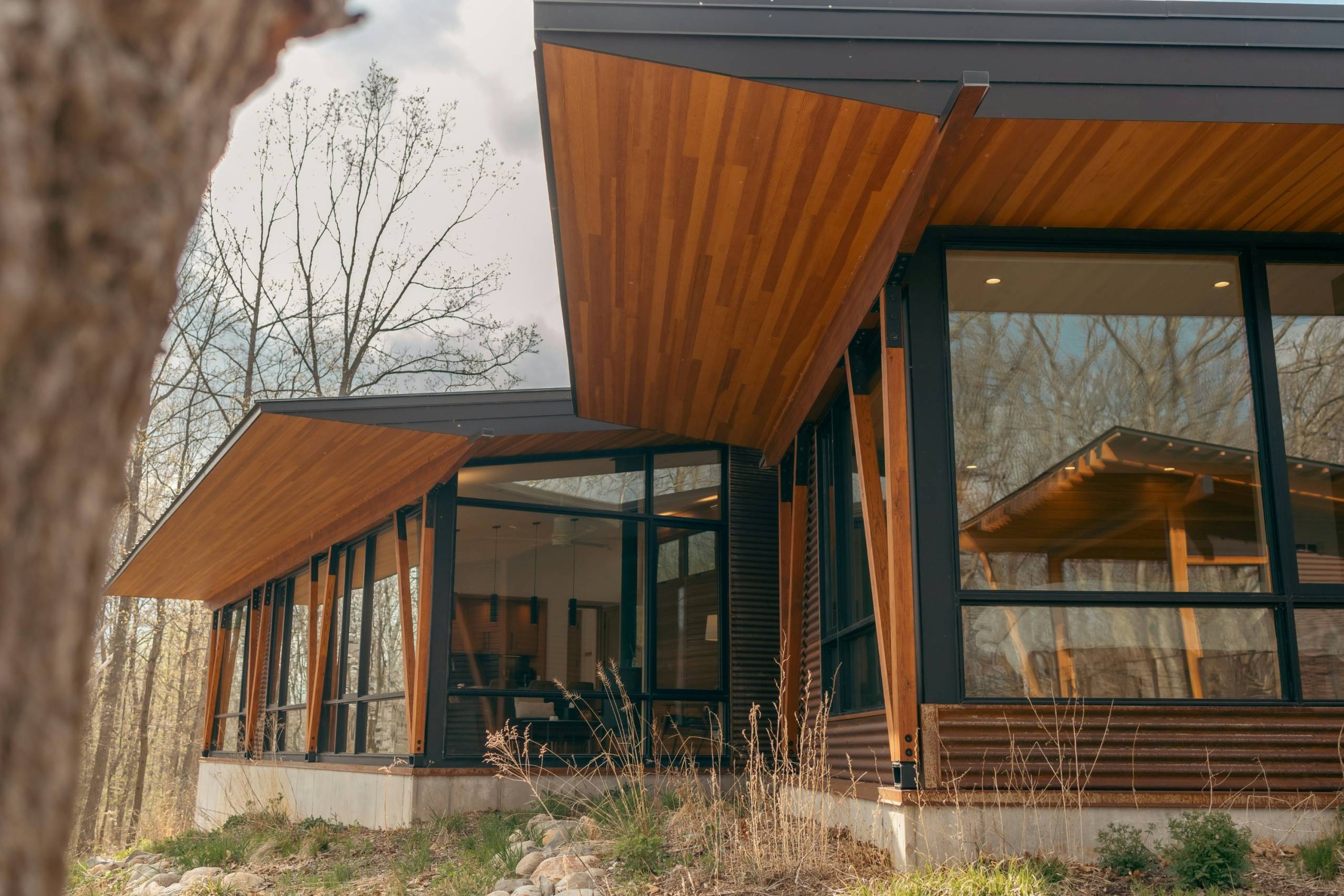 Comment redonner vie à votre revêtement extérieur sans le remplacer ?