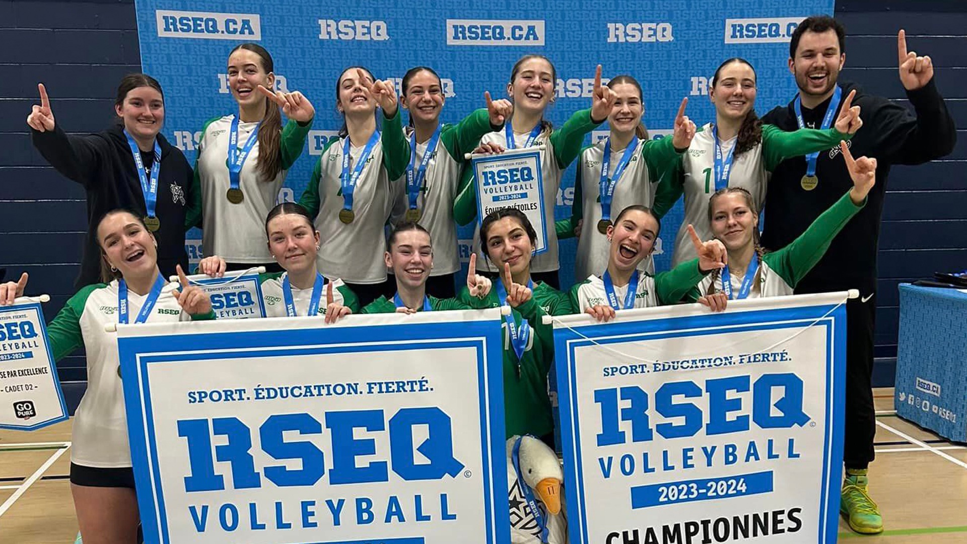 Les volleyeuses cadettes du Collège Durocher championnes provinciales