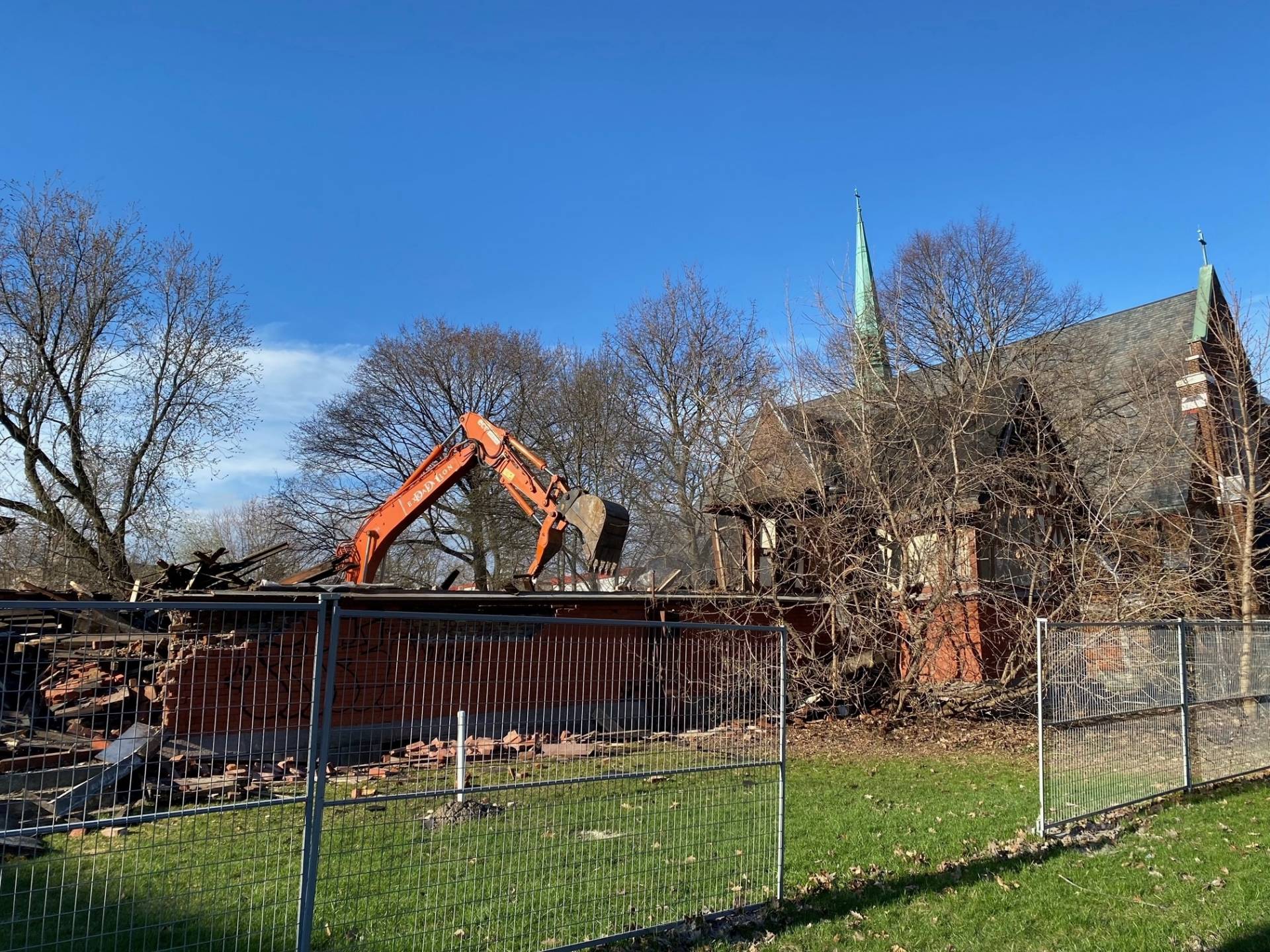 Démolition de l’église anglicane : la fin d’une saga à Saint-Lambert
