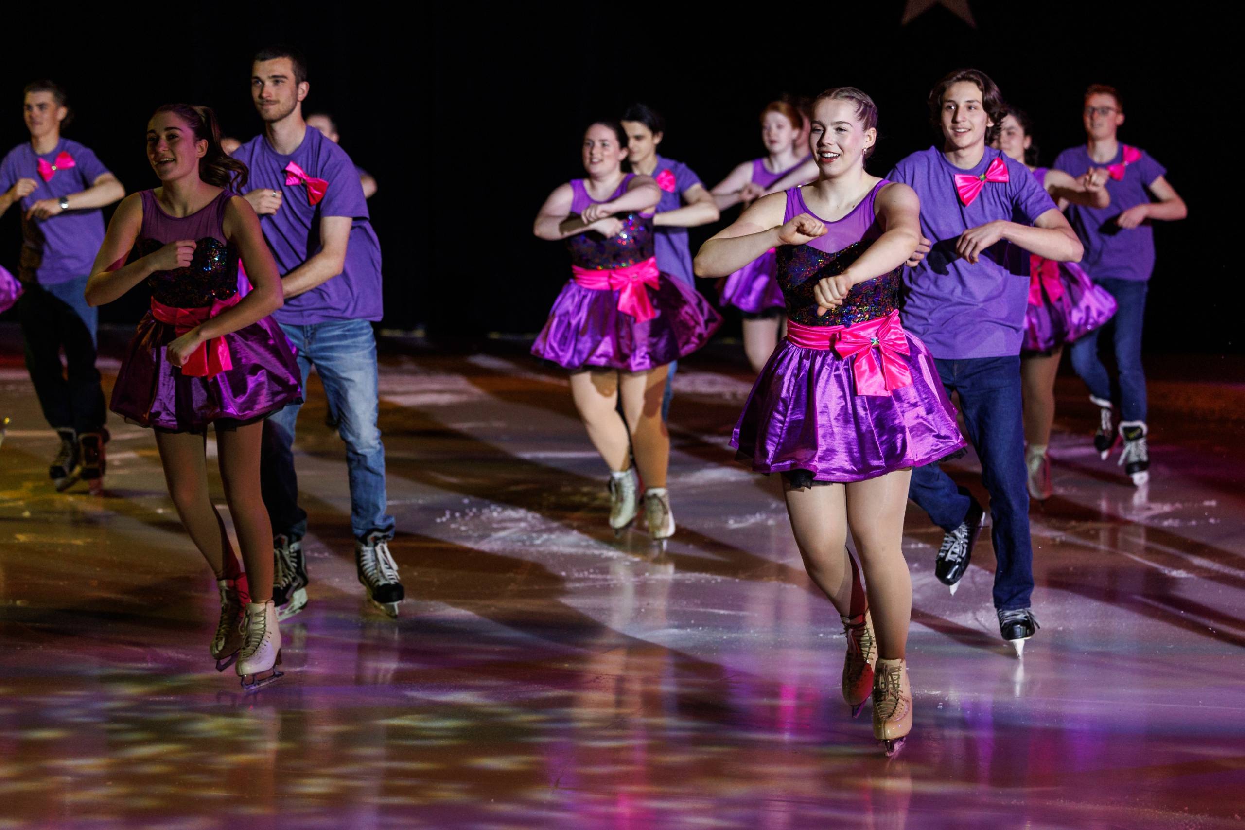 PHOTOS – Du patinage artistique haut en couleur à La Prairie