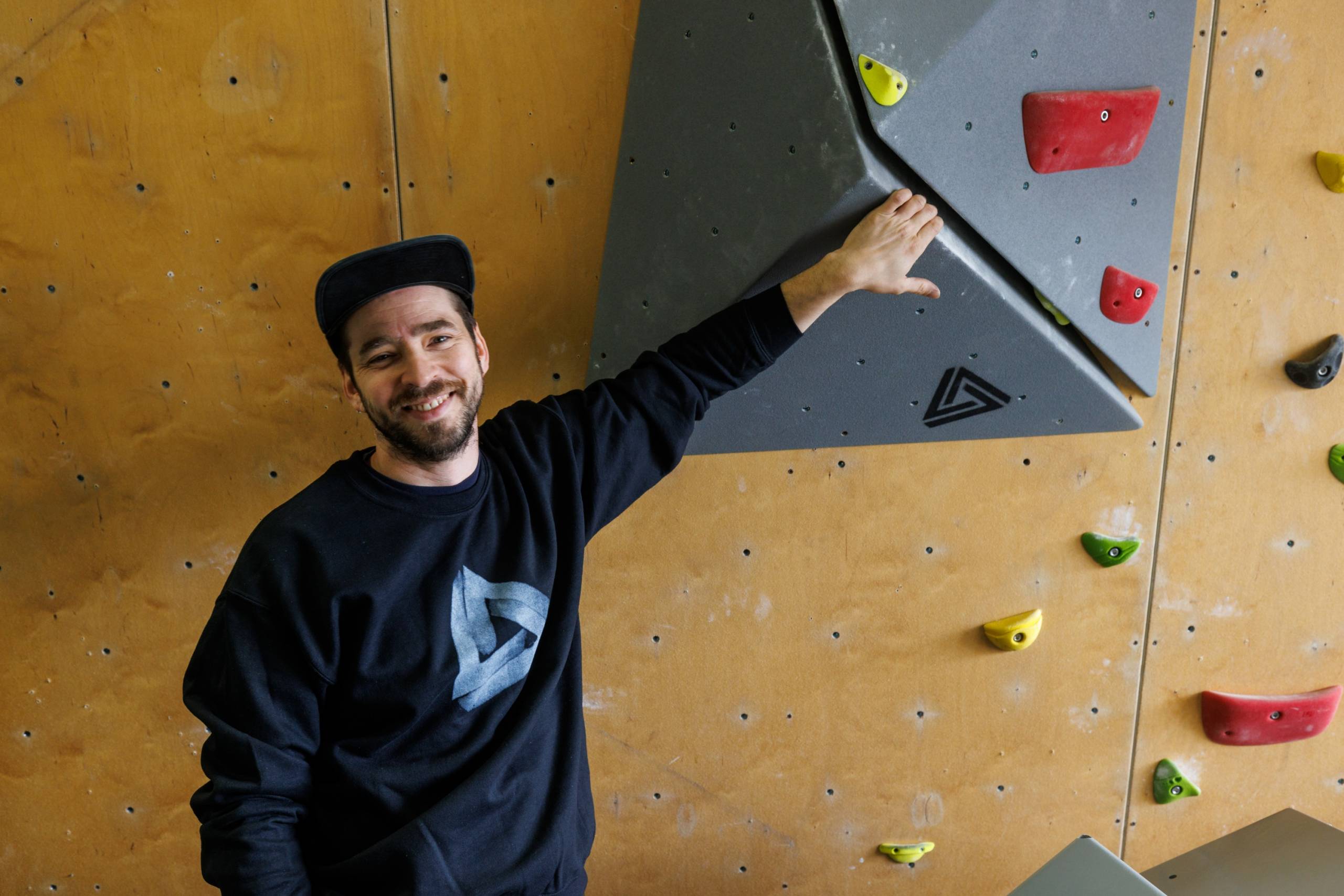 VIDÉOS – Construction de volumes d’escalade à Sainte-Catherine : de sommet en sommet