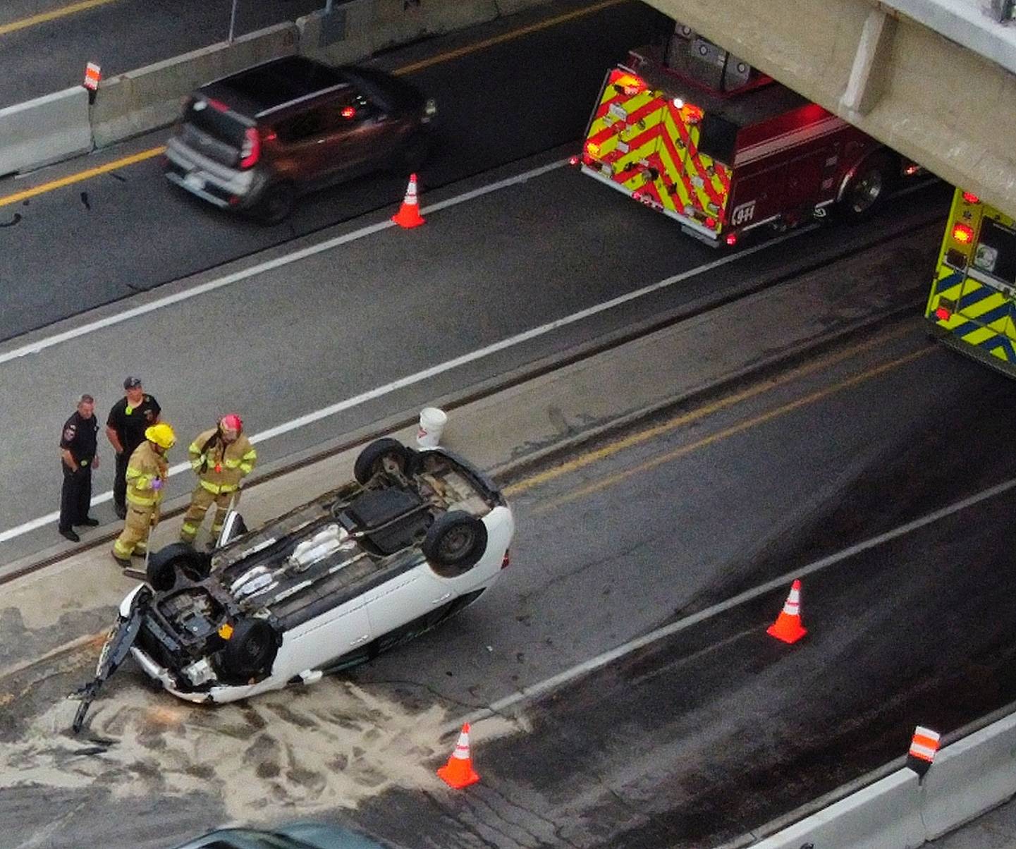 Une voiture dans une fâcheuse position à Candiac