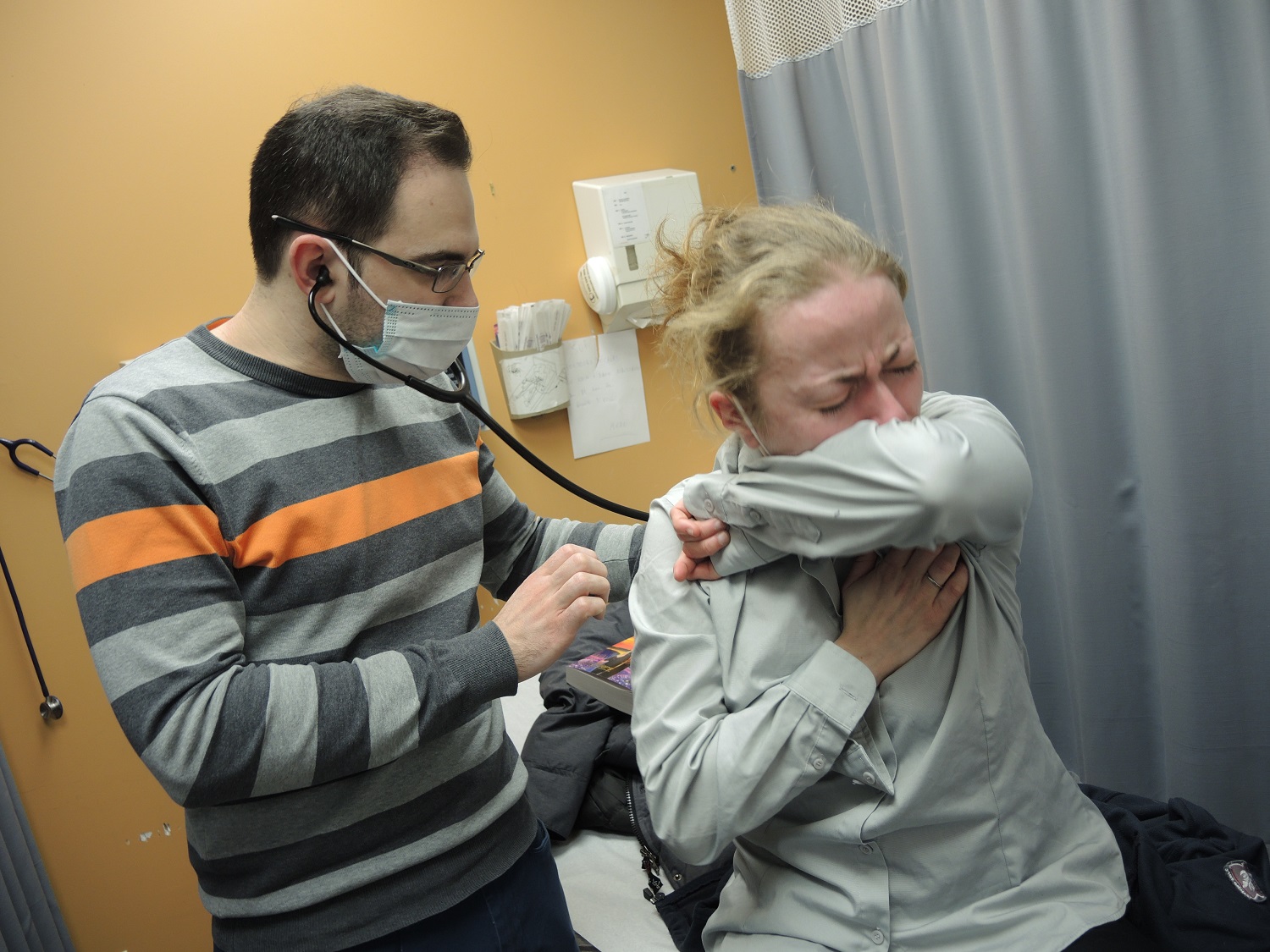 «Si vous êtes malades, vous n&rsquo;allez pas dans les rassemblements de famille» – Dr Luc Boileau