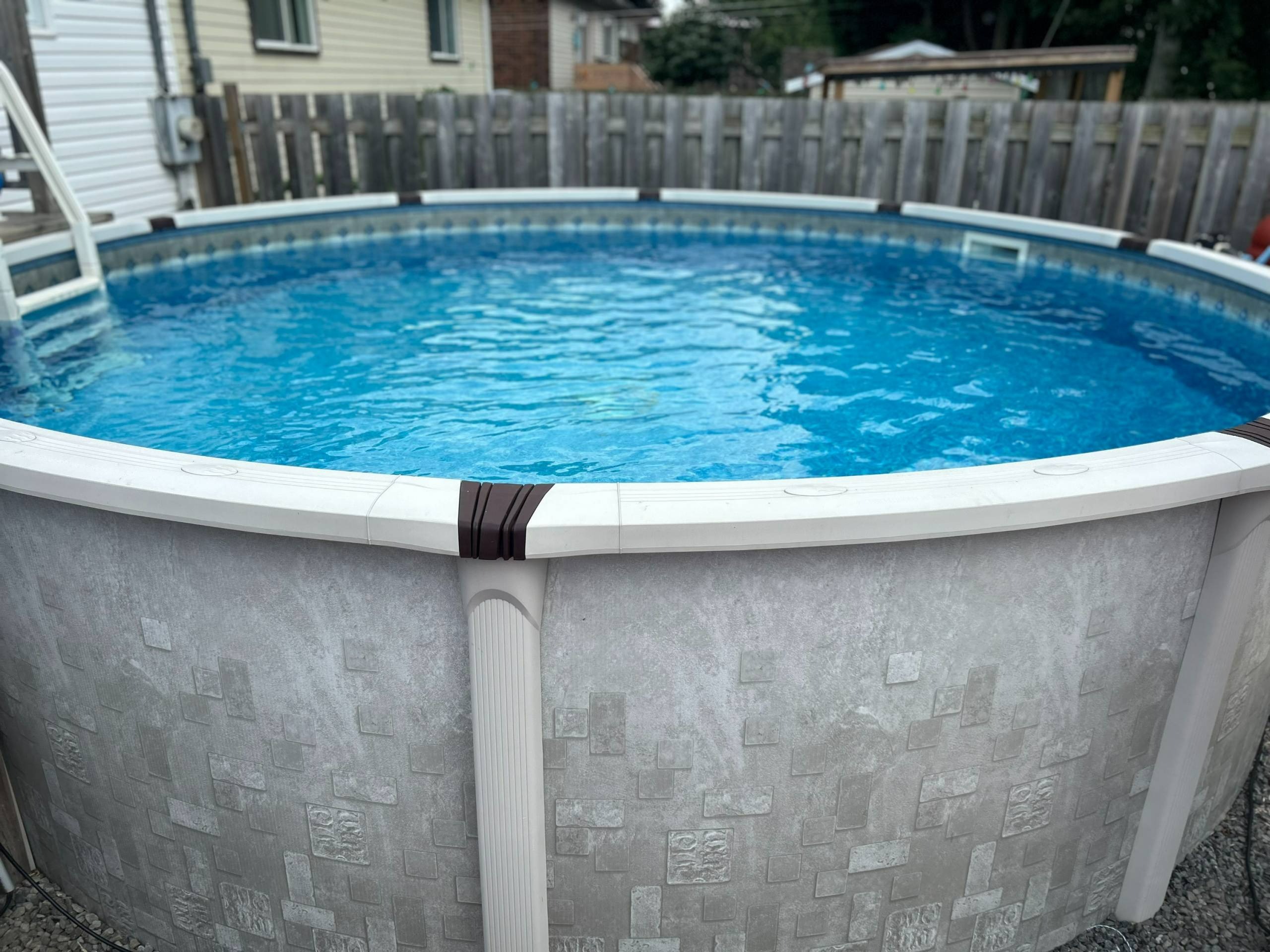 Nouvelles normes pour les piscines : report d’un an