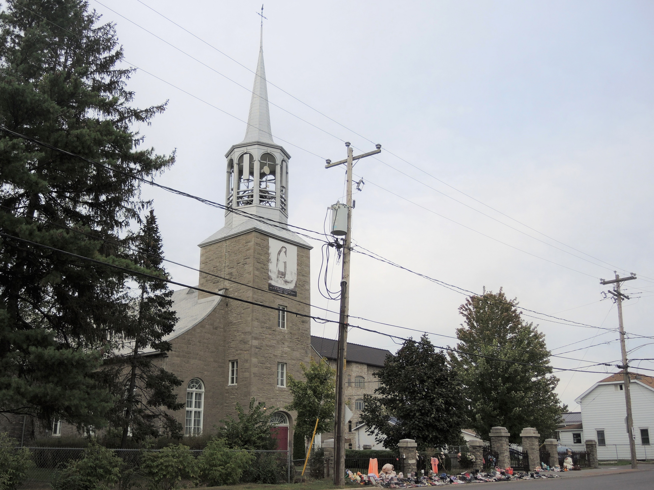 Début d’une enquête sur les allégations contre un ancien prêtre à Kahnawake