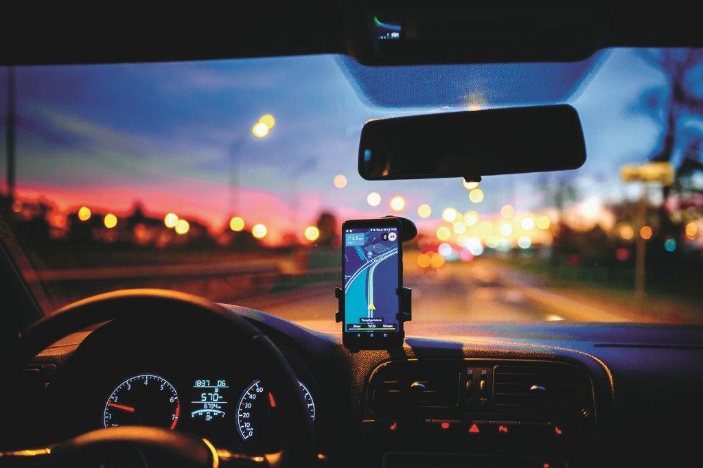 Appareils électroniques et conduite automobile : ce qu’il faut savoir