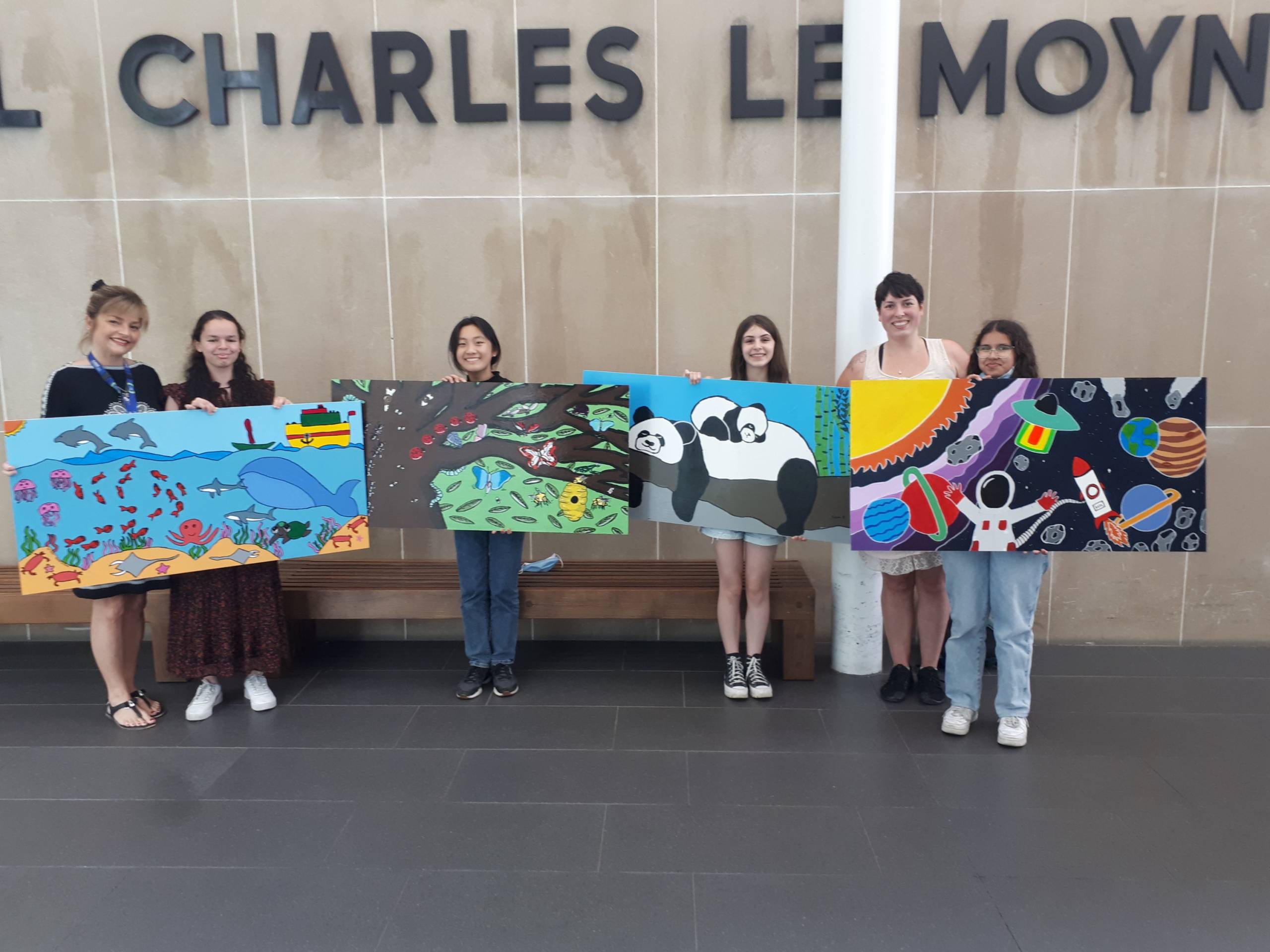 PHOTOS – Des élèves mettent de la couleur à l&rsquo;unité de pédiatrie de l’hôpital Charles-Le Moyne