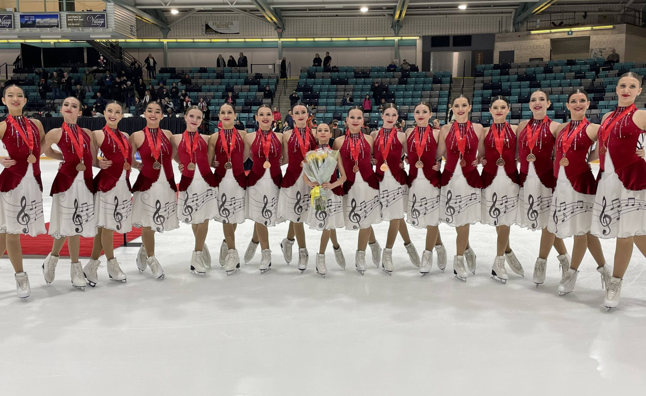 Patinage synchronisé : Nova novice sur le podium aux Championnats canadiens