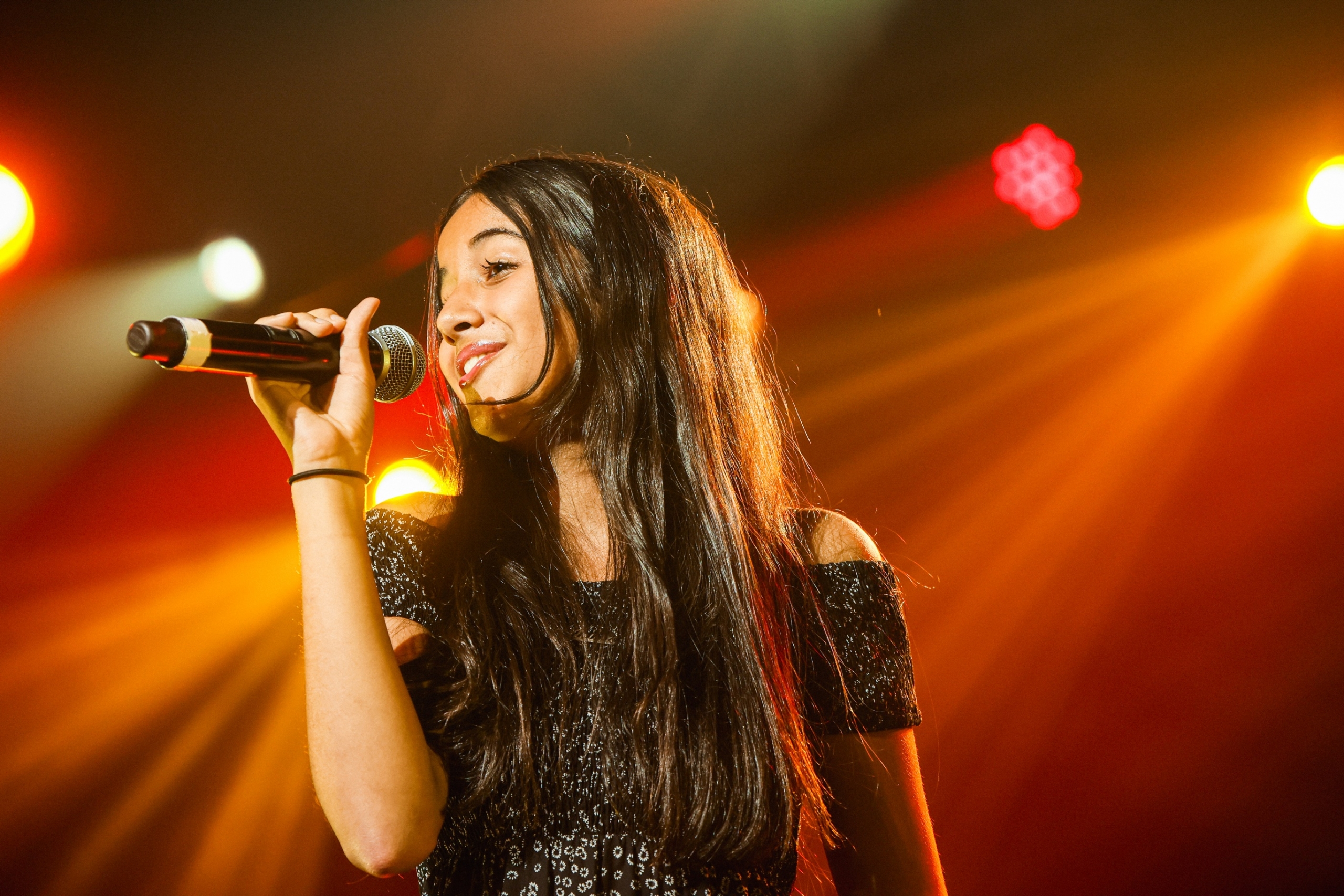 La chanteuse Anissa Essalihi triomphe à Saint-Ambroise