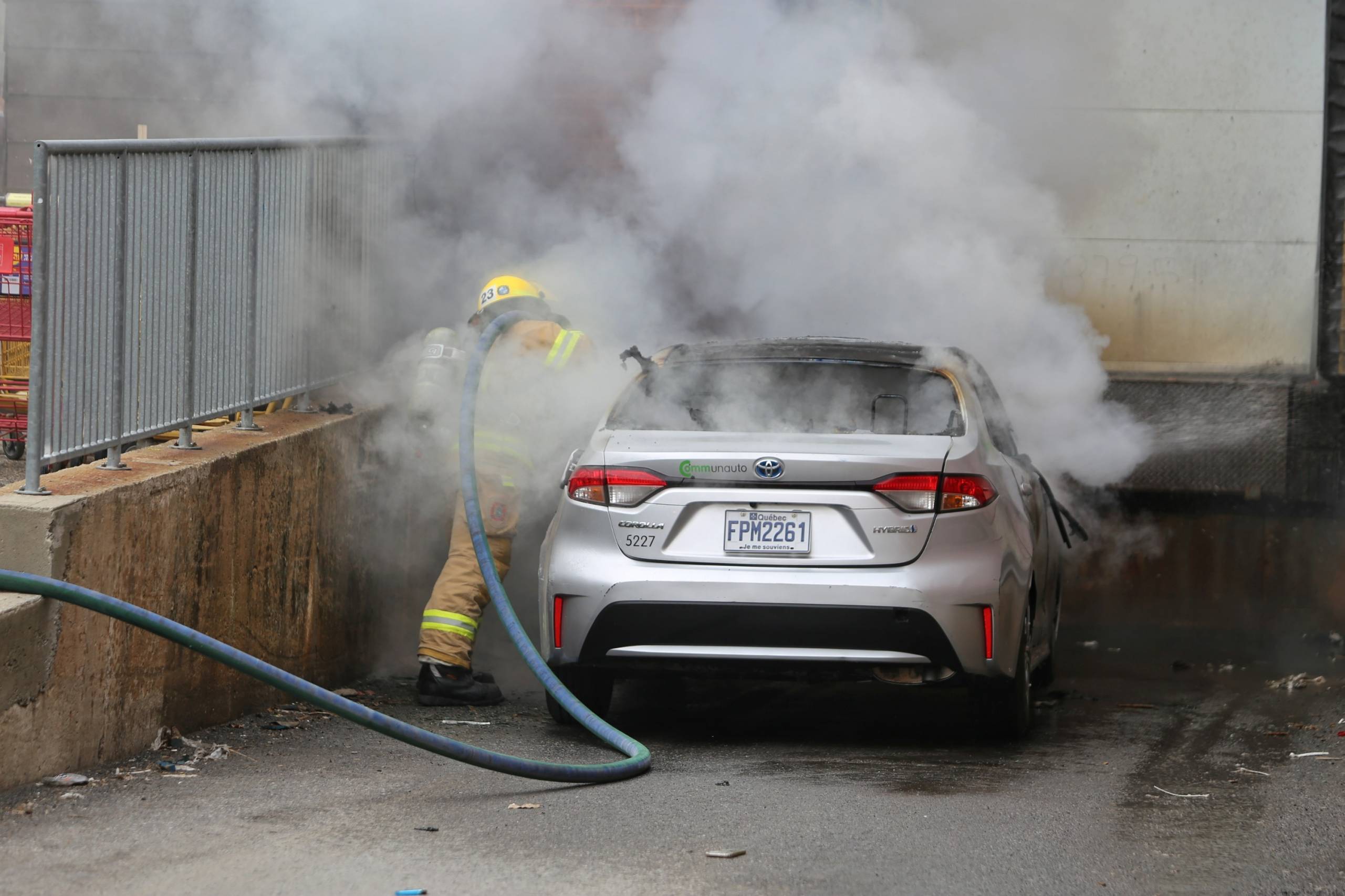 Incendie de véhicule considéré suspect à Saint-Constant