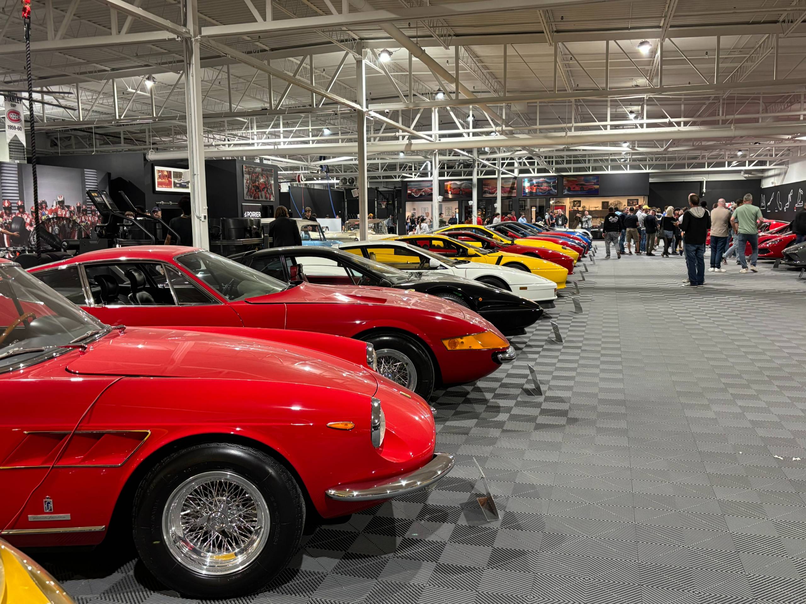 Expérience de rêve pour 51 jeunes : Luc Poirier ouvre son repère de voitures de luxe à La Prairie