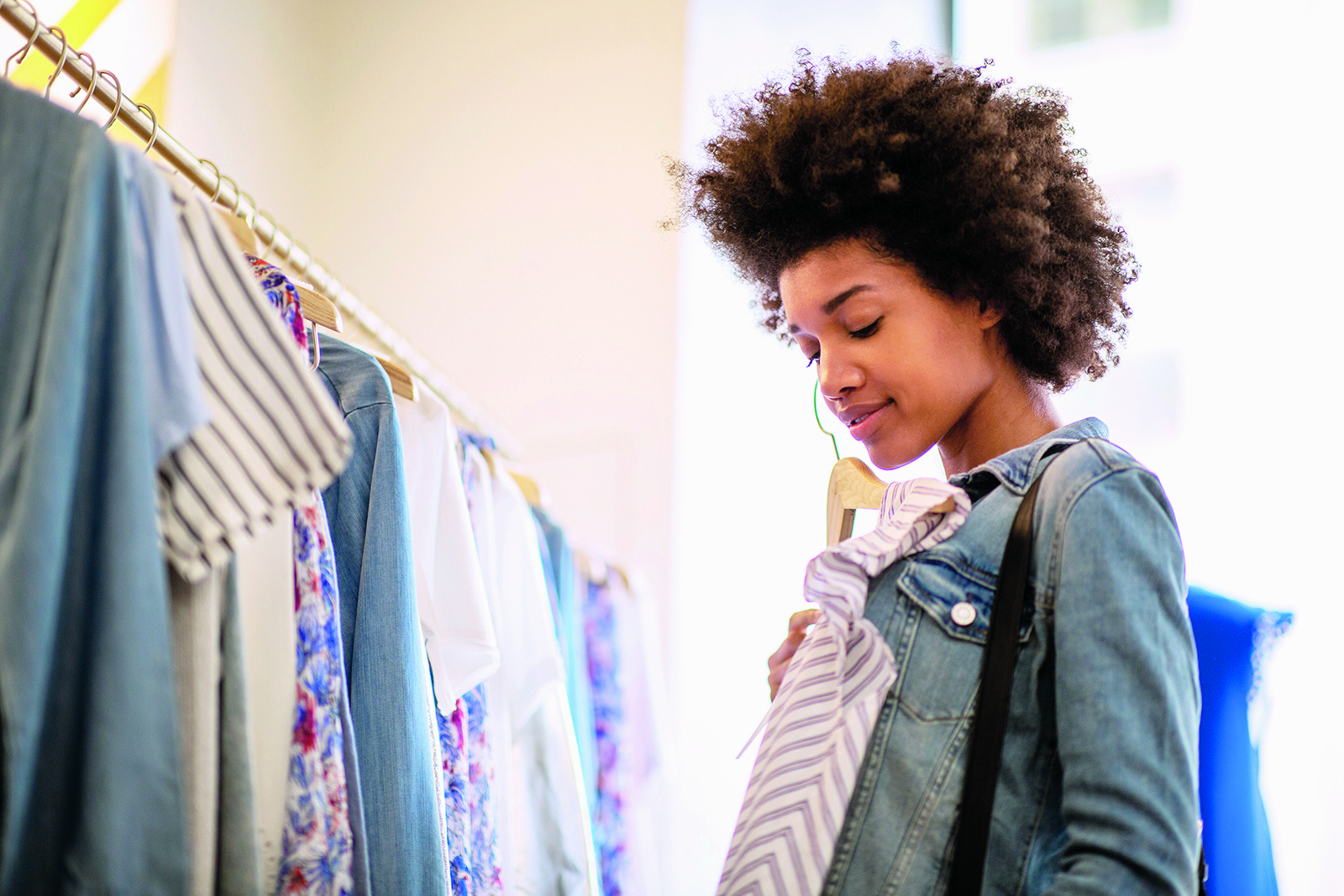 4 conseils pour un magasinage efficace dans les friperies