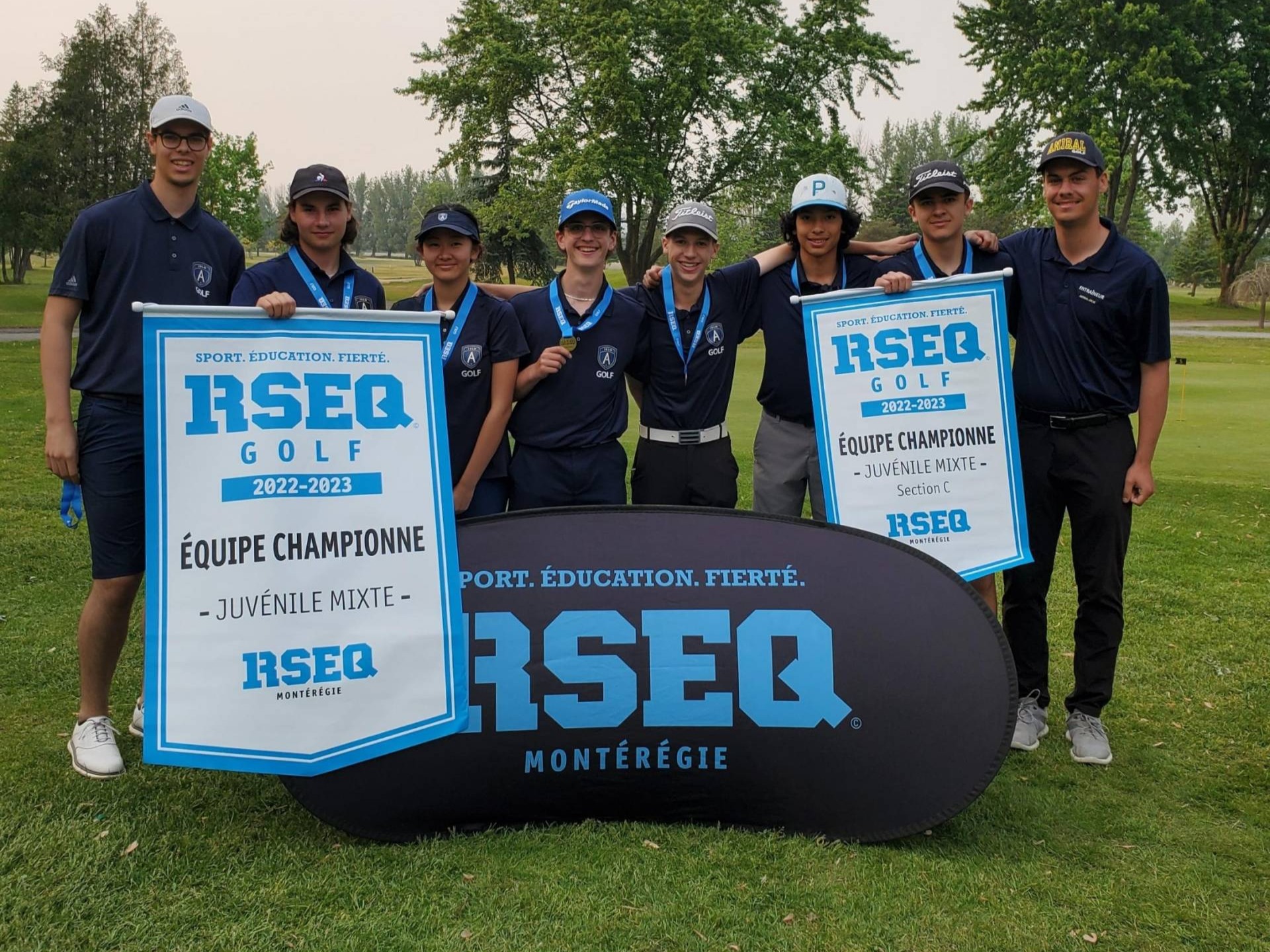 Des athlètes locaux cartonnent au flag-football et au golf