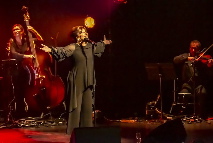 Guylaine Tremblay se dévoile sur scène à travers les chansons d’Yvon Deschamps