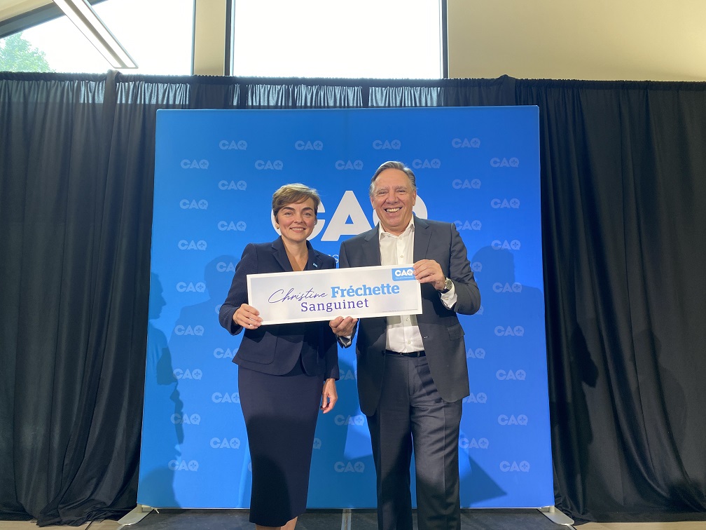 VIDÉO – François Legault annonce lui-même sa candidate dans Sanguinet