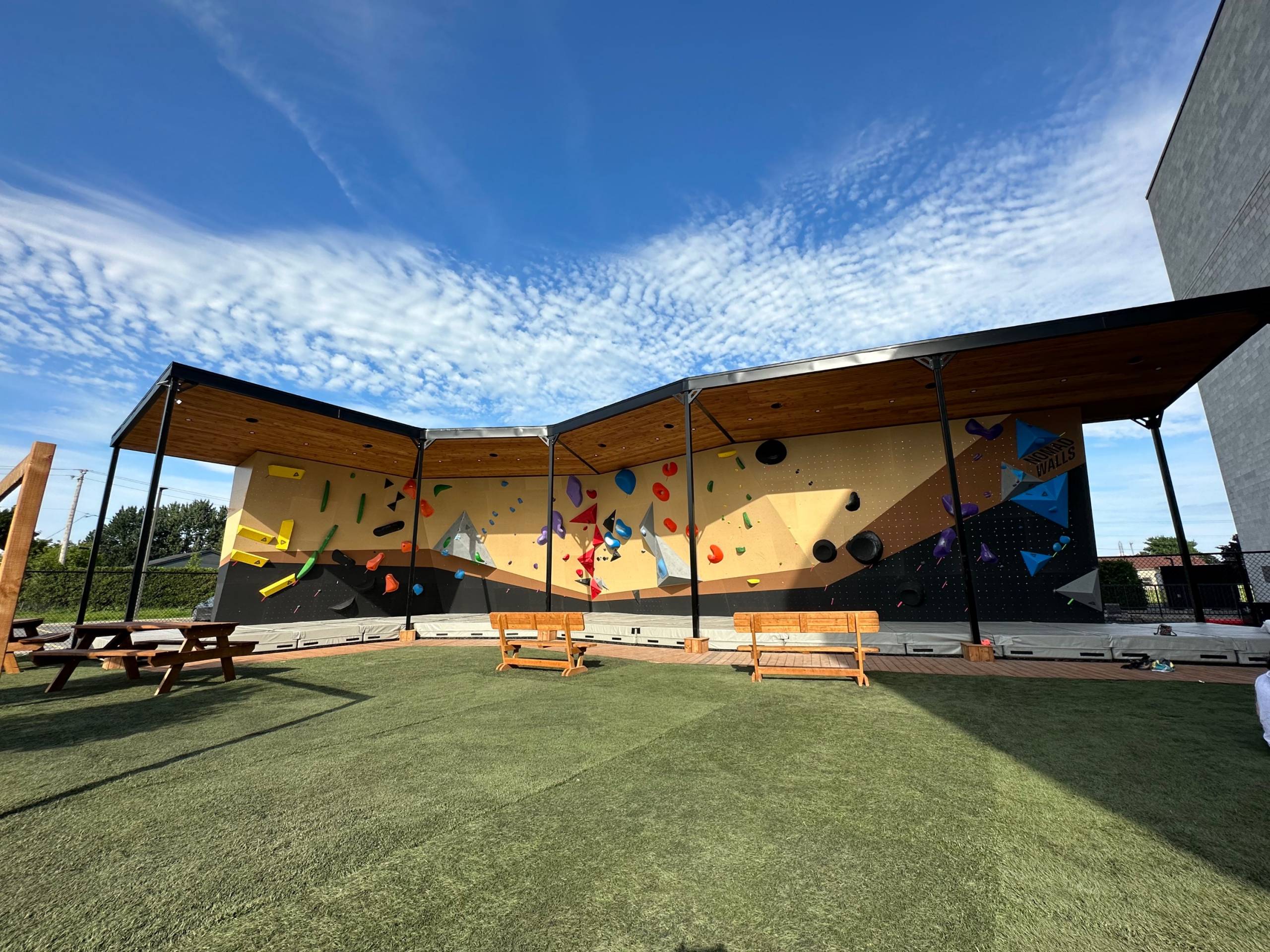 Un mur d’escalade extérieur à La Prairie