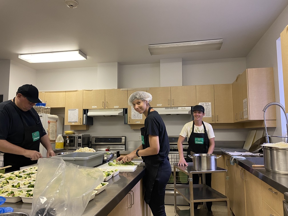 VIDÉOS – Grâce à une subvention, le Complexe le Partage cuisine ses propres repas