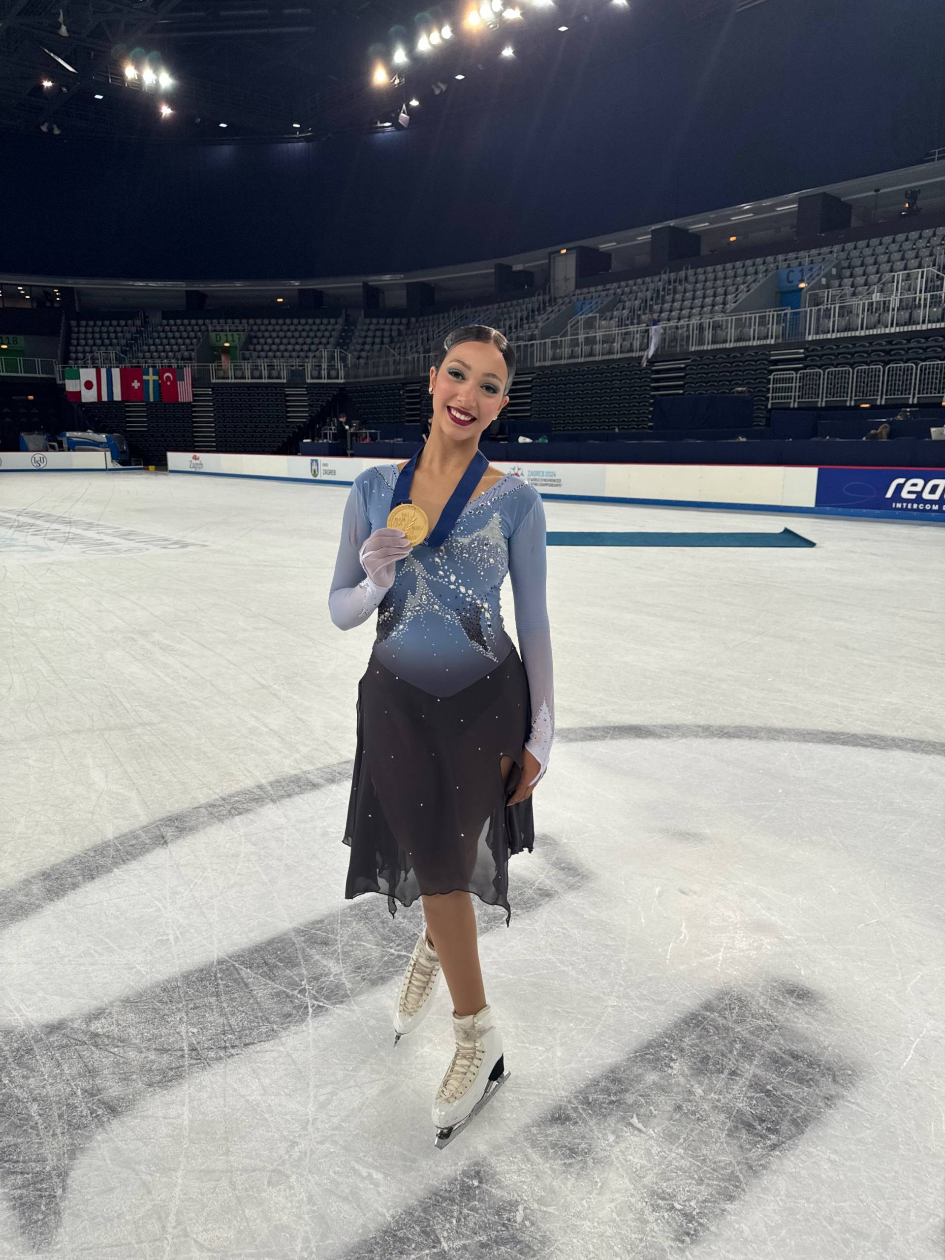 Mondiaux de patinage synchronisé : une patineuse de Delson se couvre à nouveau d’or