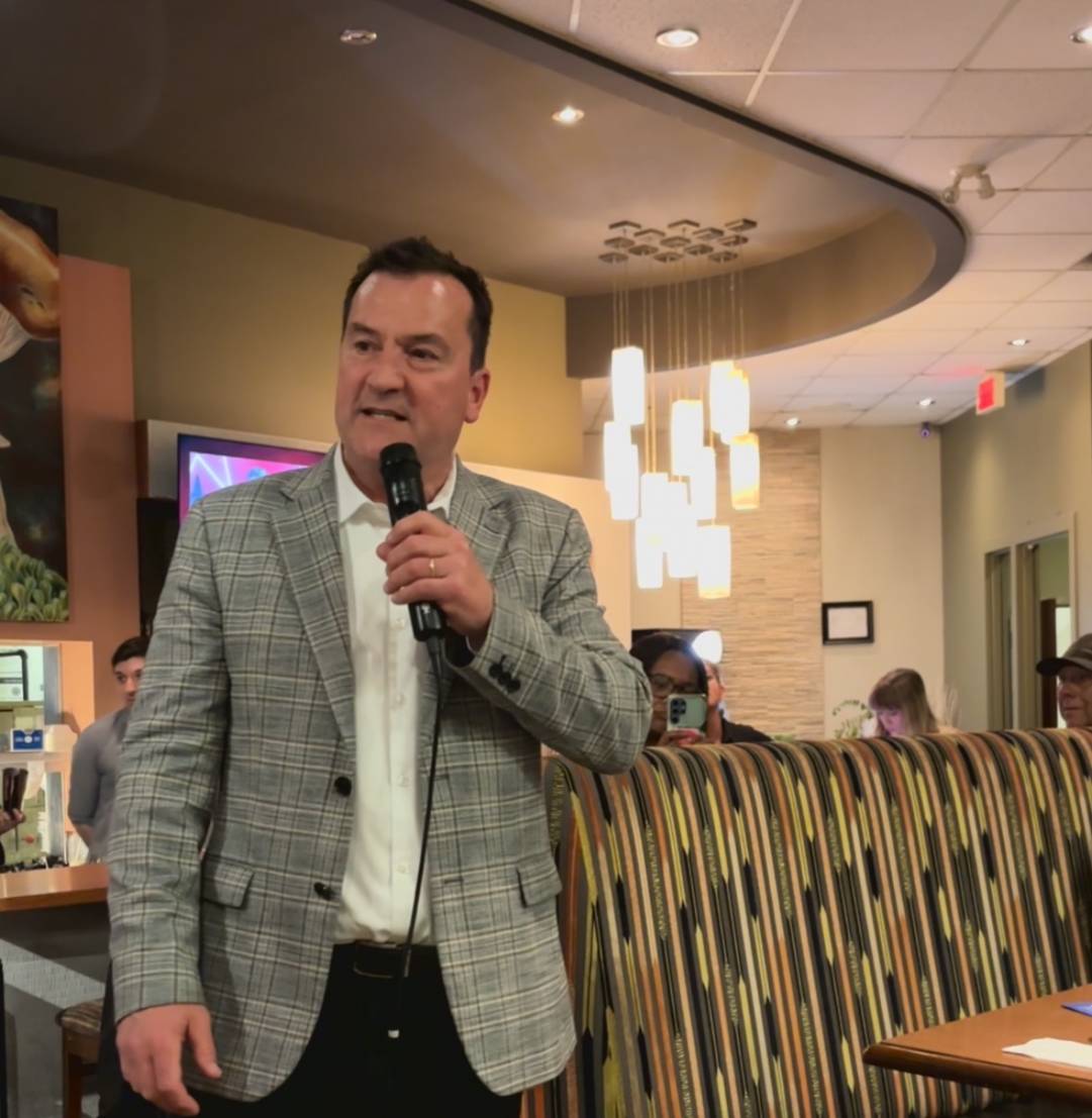 Fédérales 2025 : Alain Therrien perd La Prairie-Atateken, mais reste serein