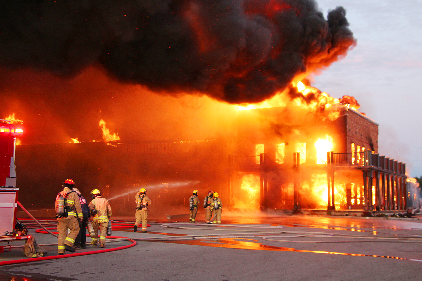 VIDÉO – Important incendie à Sainte-Clotilde