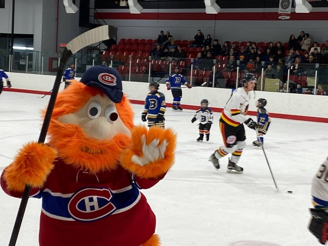 Les anciens Canadiens encouragent le hockey mineur de Mercier