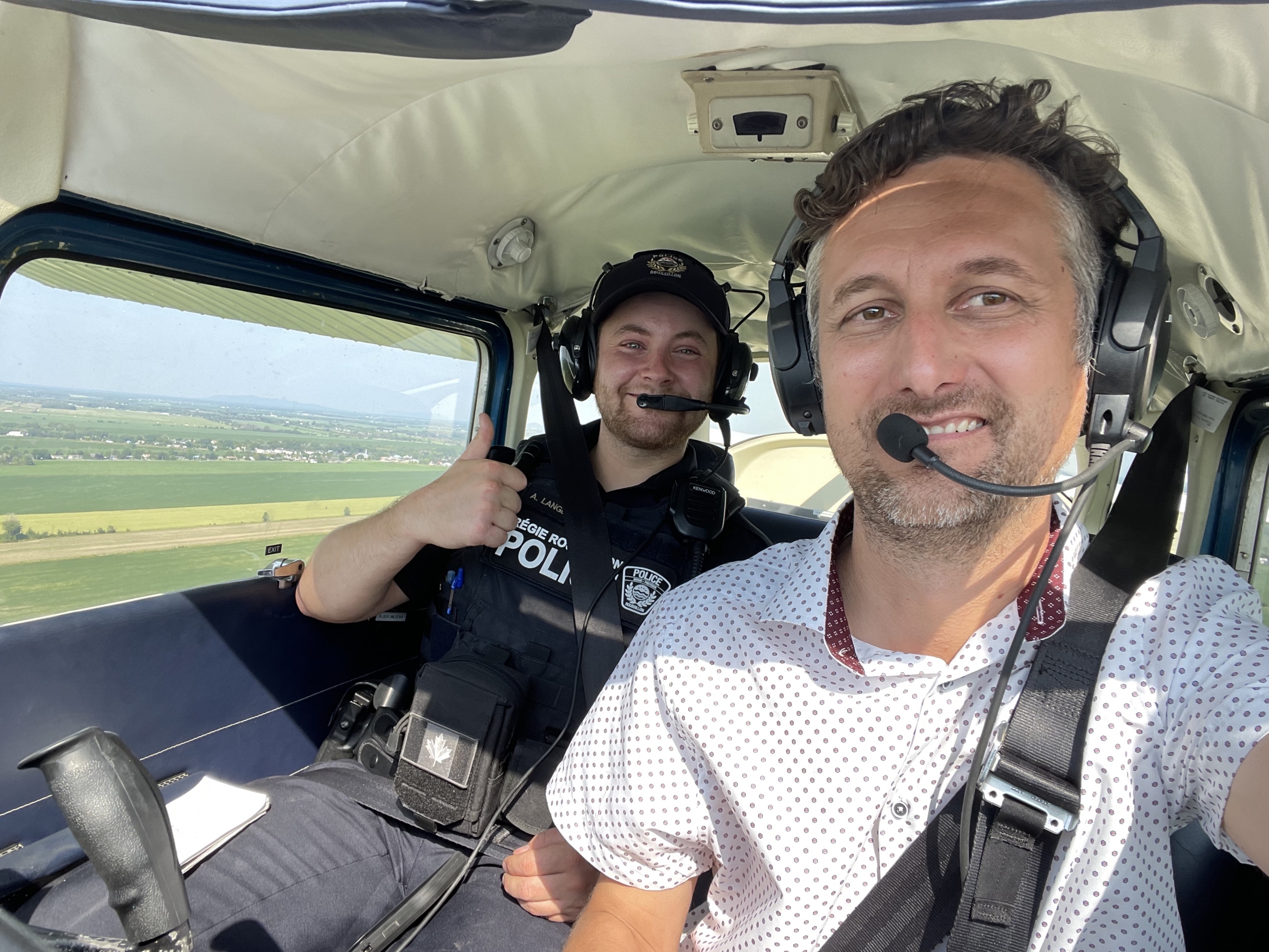 Un pilote de l’aéroport de Saint-Mathieu en assistance aux policiers