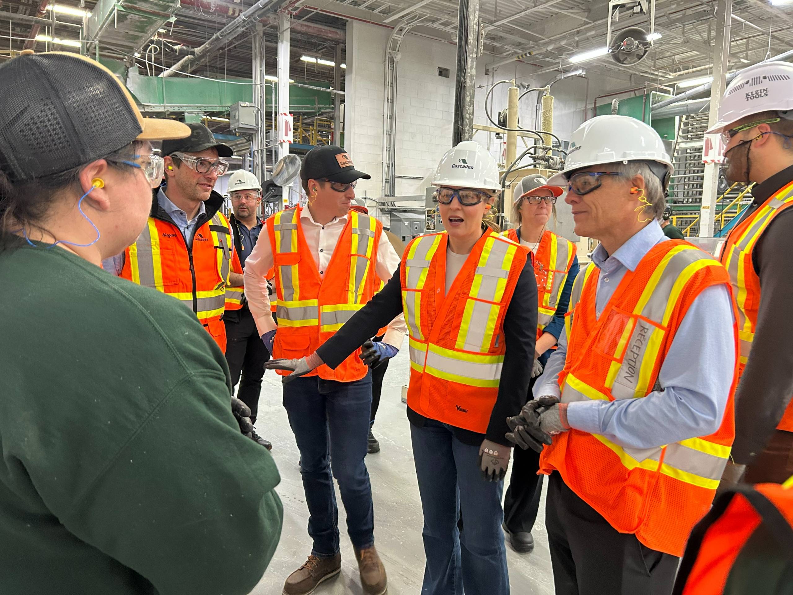 Visite de Mélanie Joly à l’usine de Candiac de Cascades