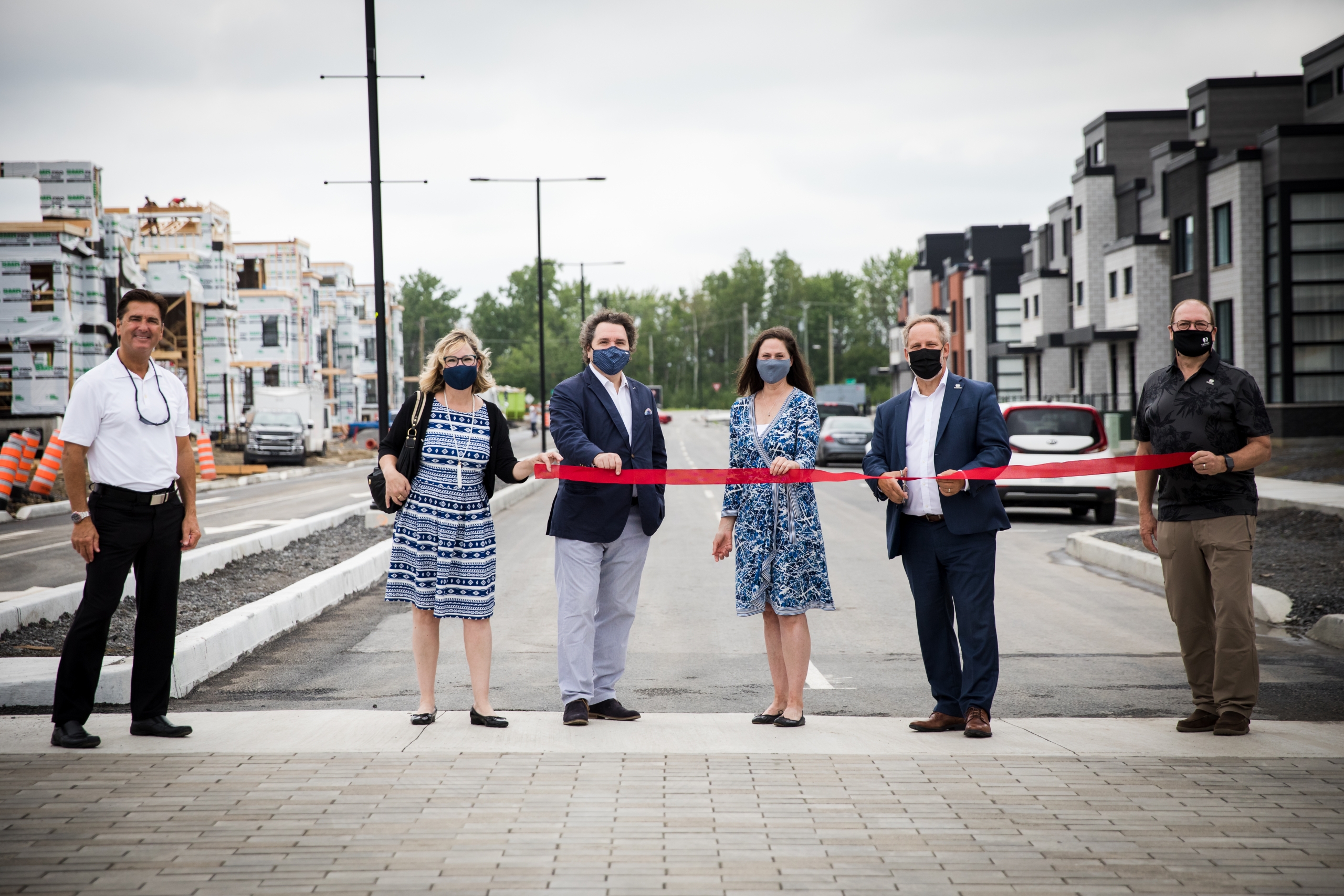 VIDÉO – Candiac inaugure la première rue achevée de son quartier TOD de la gare