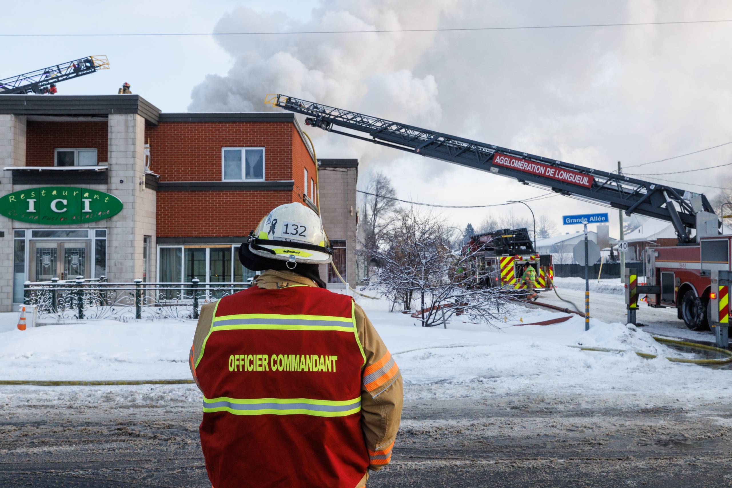 Incendie majeur dans un bâtiment commercial de Saint-Hubert