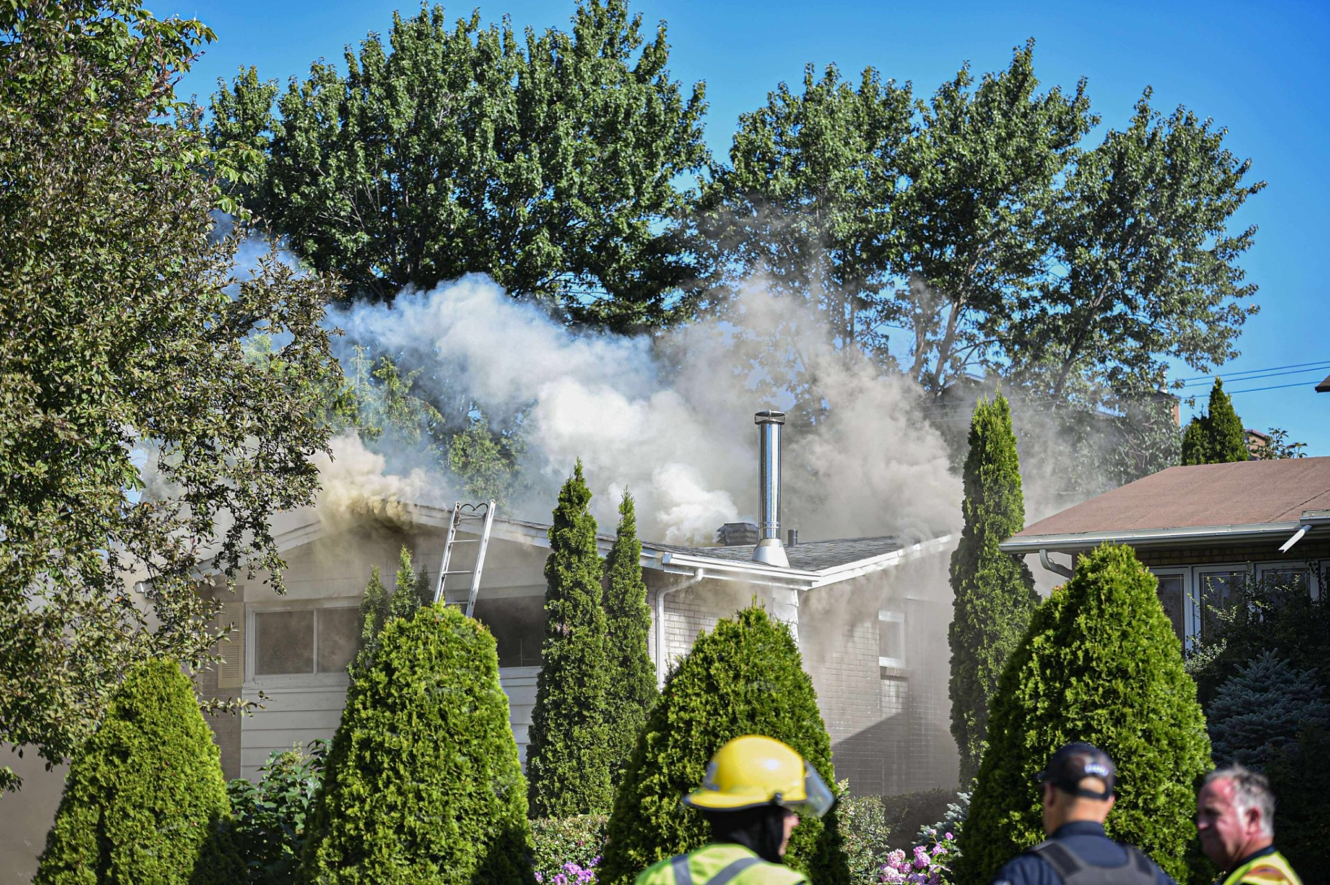 Incendie à Brossard : une maison est perte totale