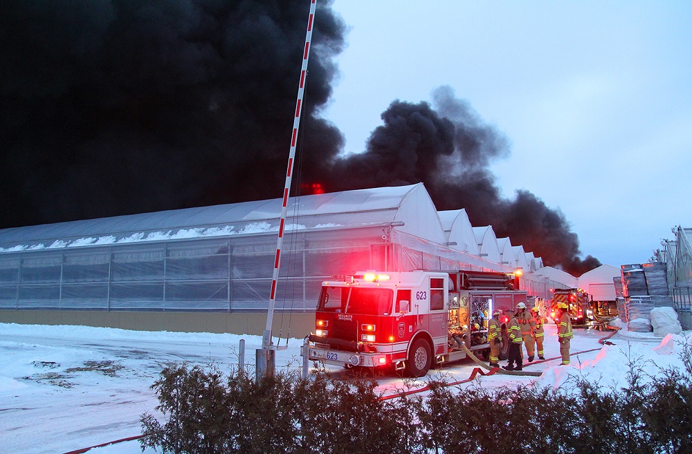 VIDÉO – Incendie majeur à Sainte-Clotilde