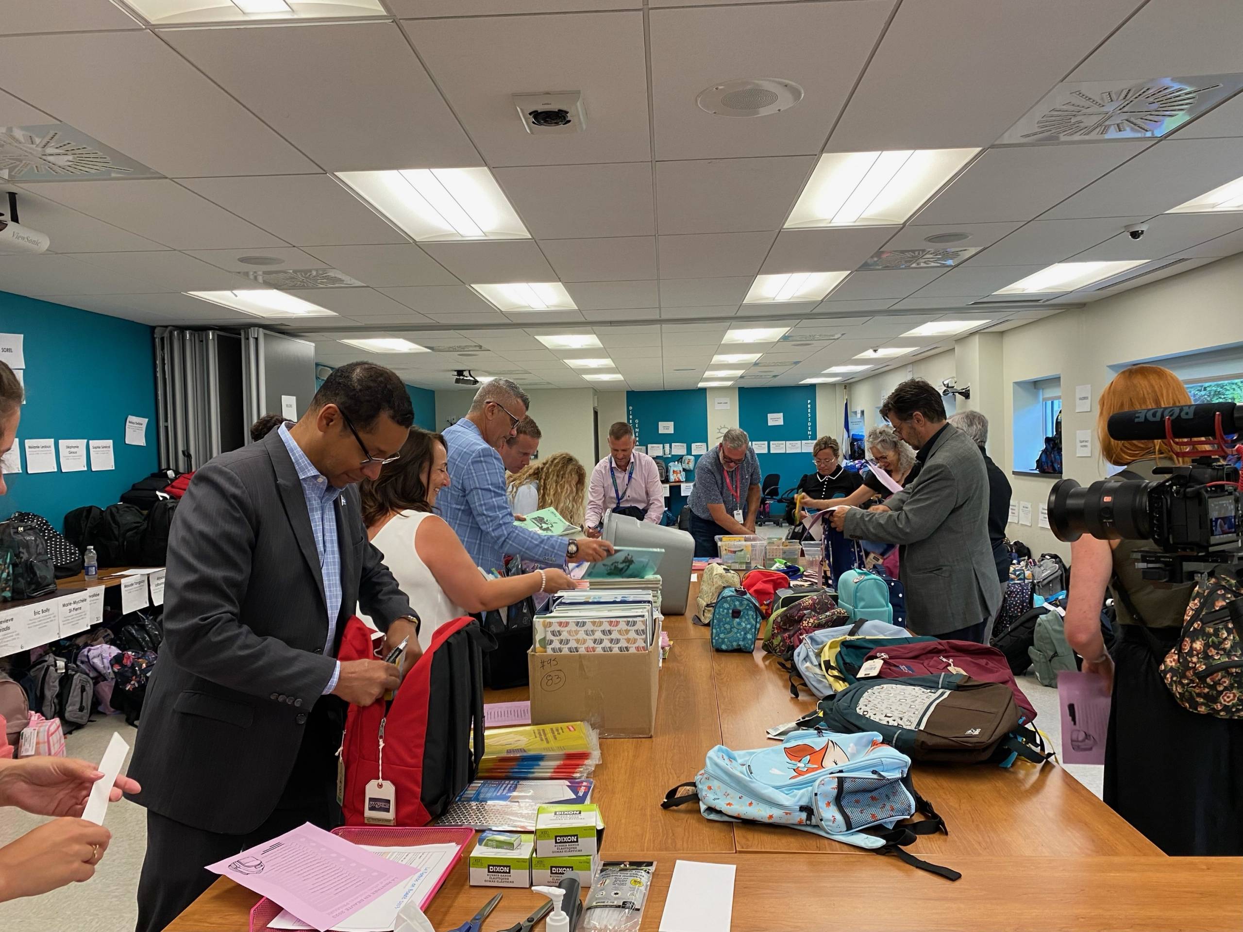 Des centaines de sacs à dos remis aux jeunes de la DPJ