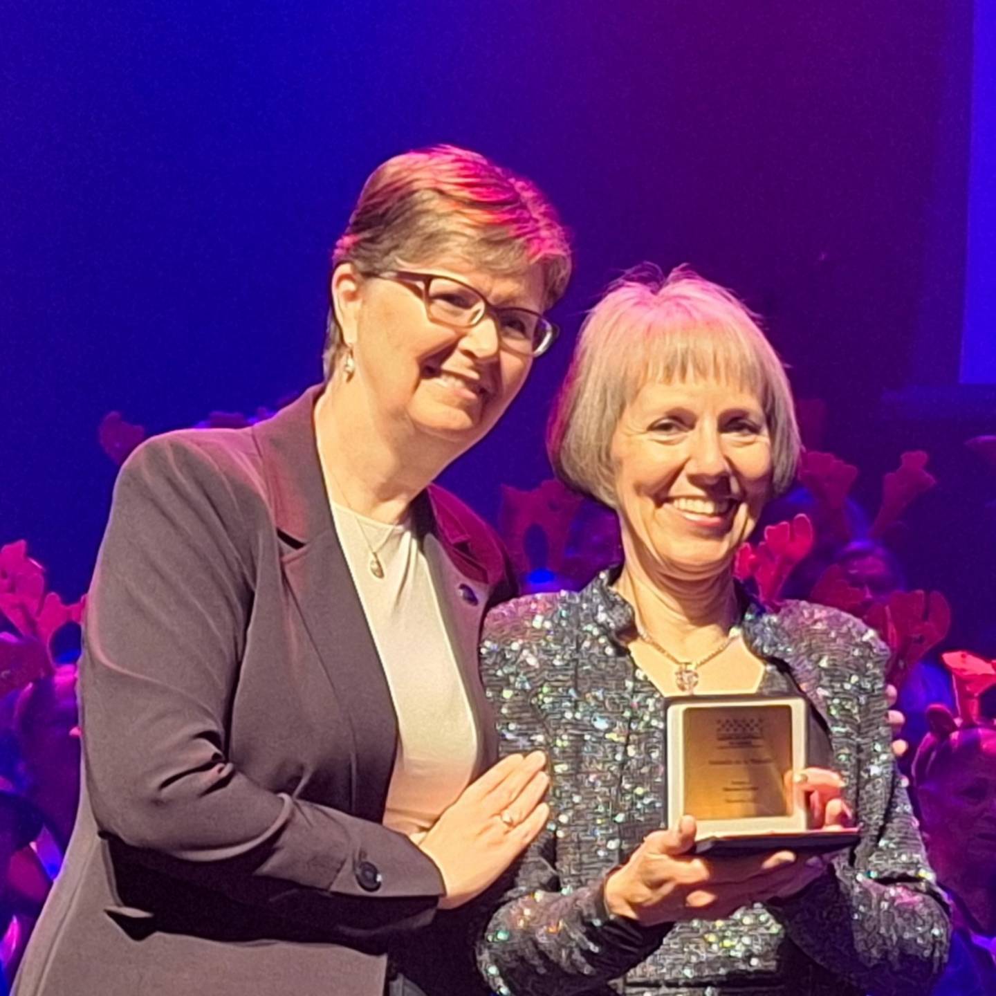 La chef de chœur de la chorale Les Mélodistes de Brossard honorée