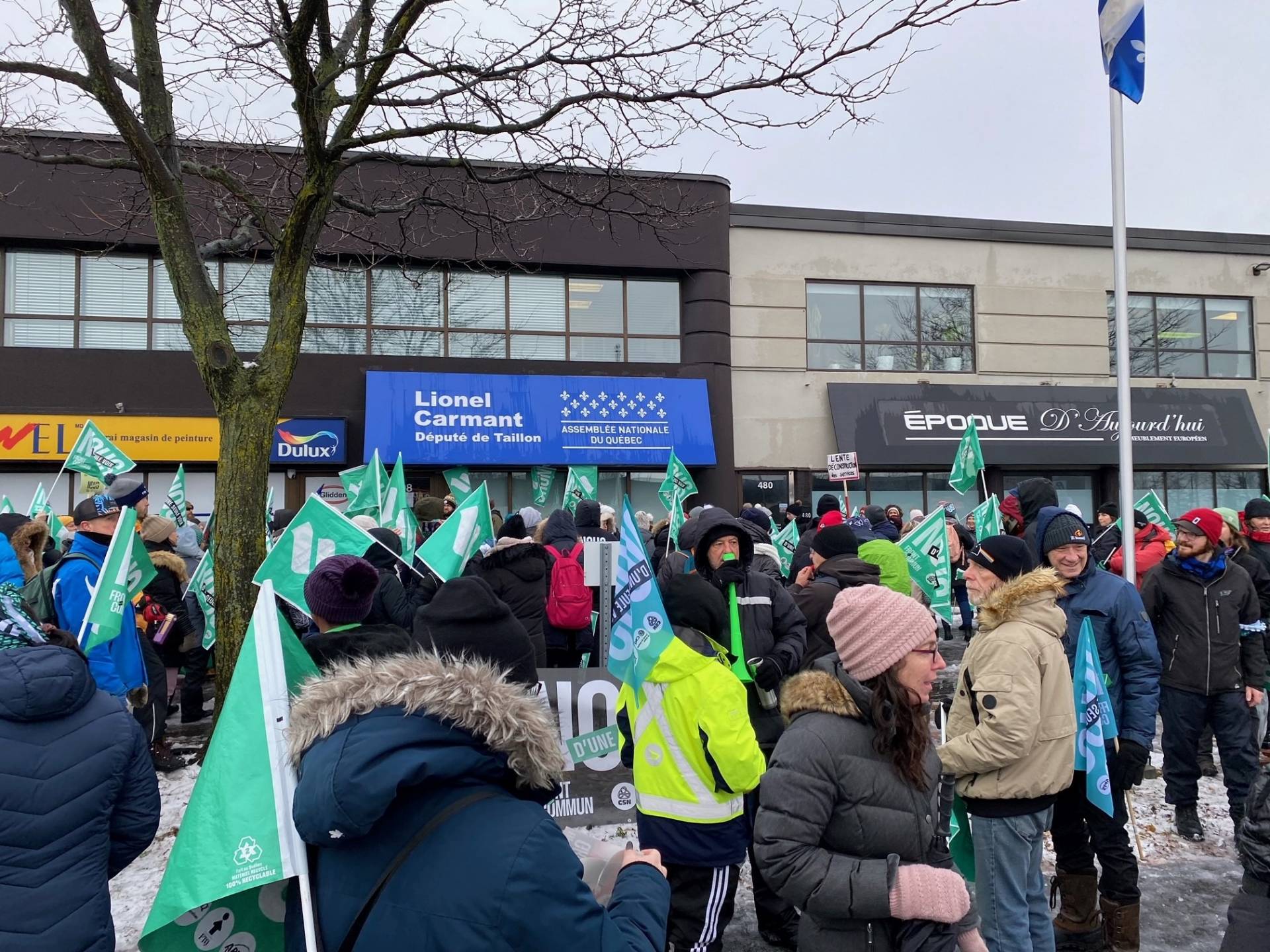 VIDÉO – Manifestation à Longueuil : de meilleures conditions d’abord
